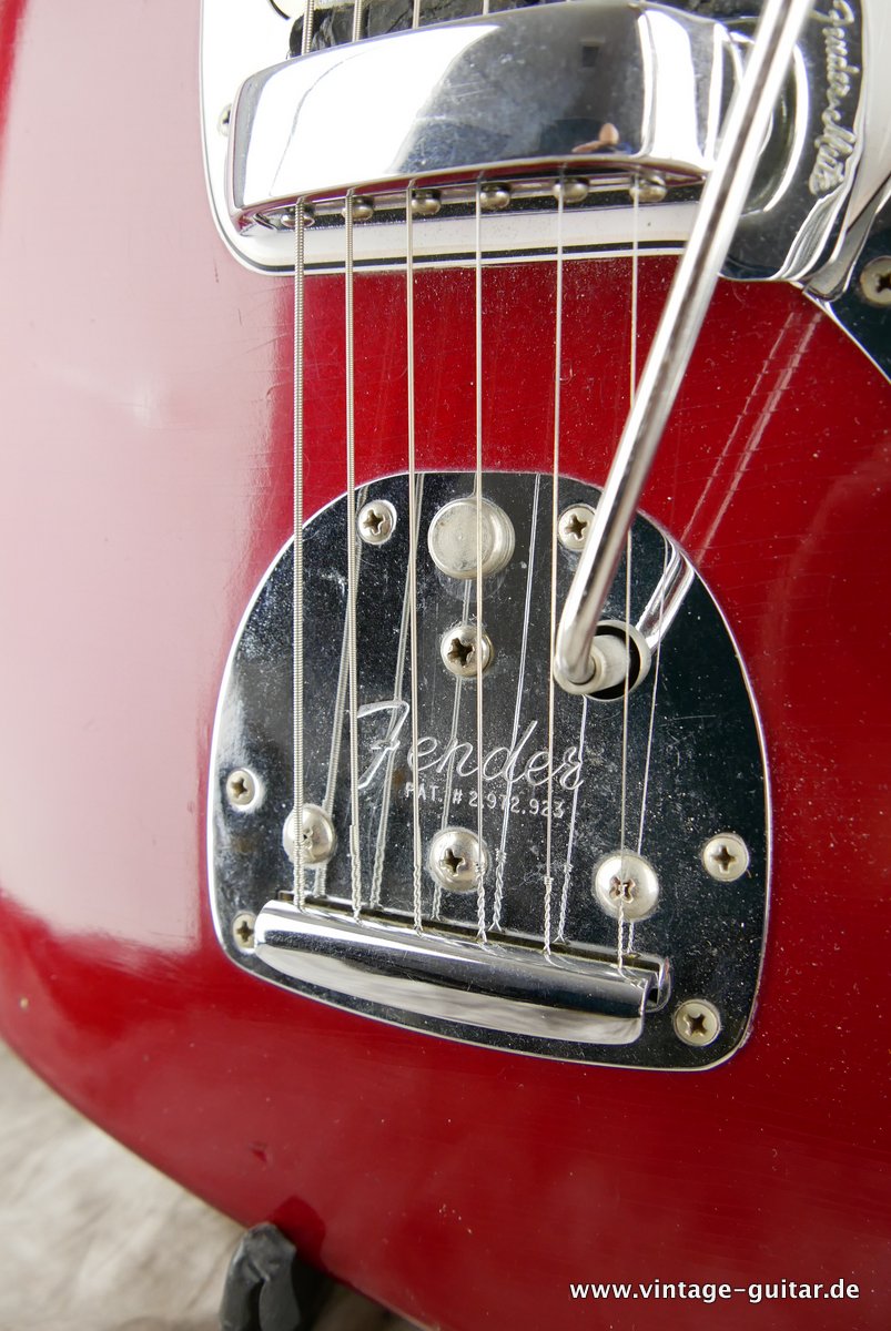 Fender_Jaguar_candy_apple_red_1966-019.JPG