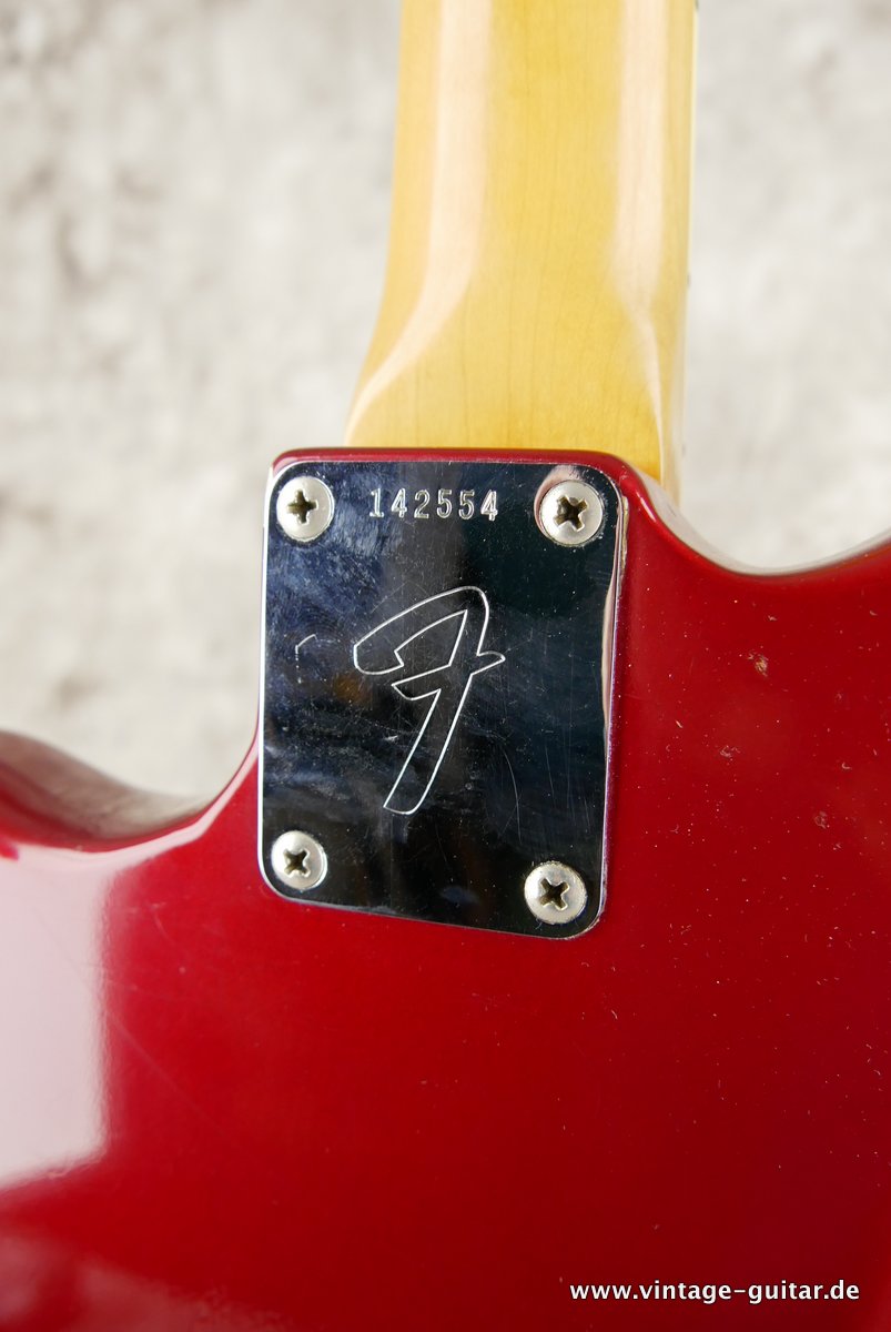 Fender_Jaguar_candy_apple_red_1966-024.JPG