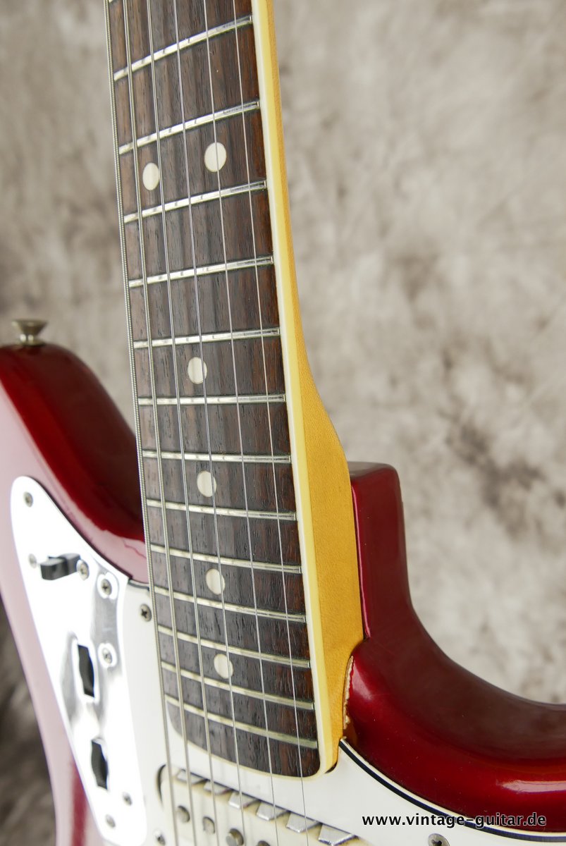 Fender_Jaguar_candy_apple_red_1966-029.JPG