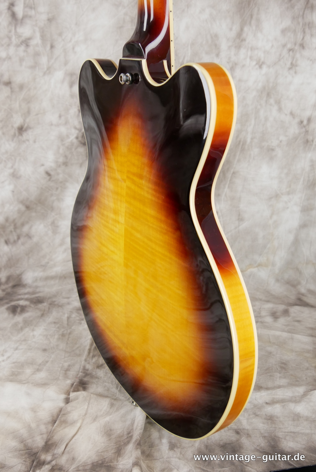Hoefner-verythin-custom-2012-sunburst-012.JPG