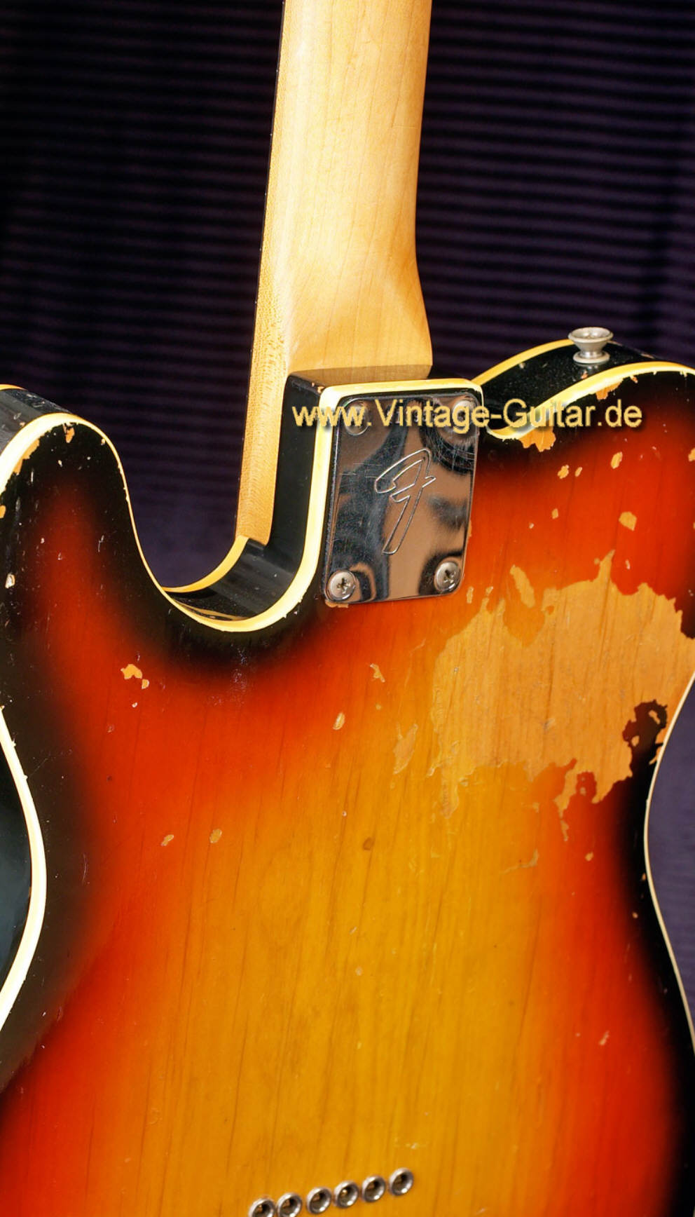 Fender-Telecaster-Custom-1968-sunburst-g.jpg