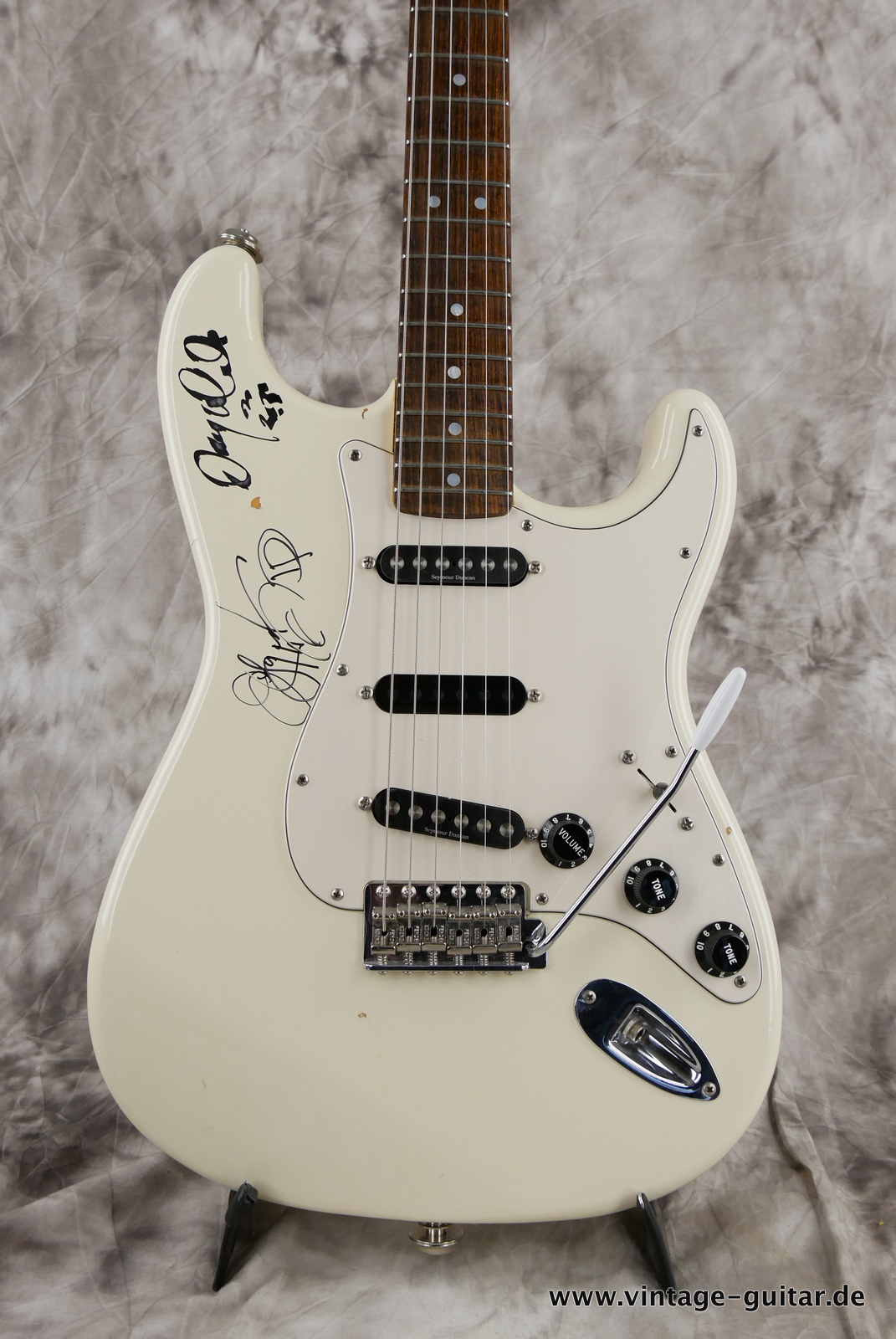 Fender_Strat_Stratocaster_Ritchie_Blackmore_ST-72RB_madeinjapan_1997_olympic_white_singed_scalloped_fretboard-003.JPG
