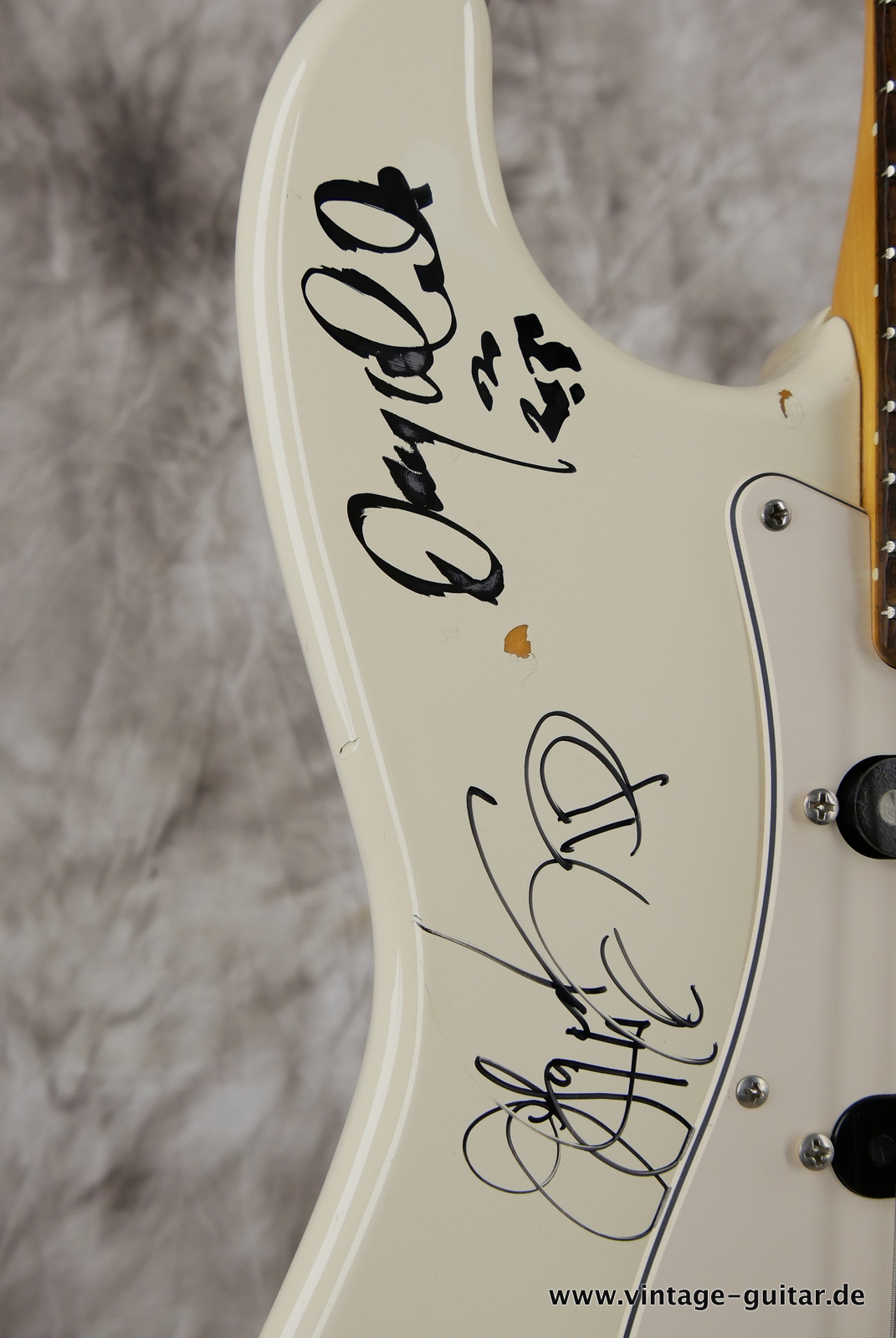 Fender_Strat_Stratocaster_Ritchie_Blackmore_ST-72RB_madeinjapan_1997_olympic_white_singed_scalloped_fretboard-014.JPG