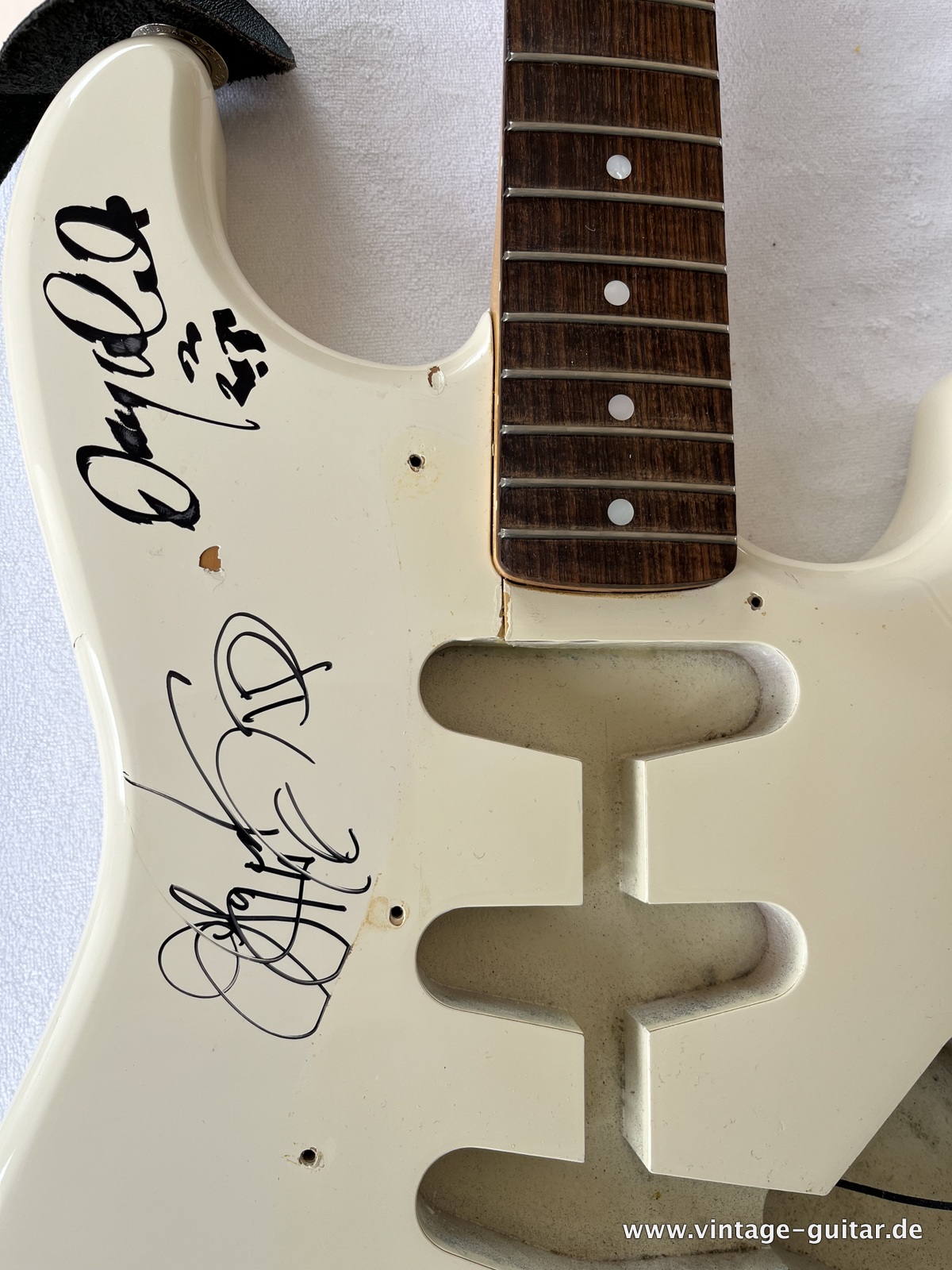Fender_Strat_Stratocaster_Ritchie_Blackmore_ST-72RB_madeinjapan_1997_olympic_white_singed_scalloped_fretboard-020.jpg