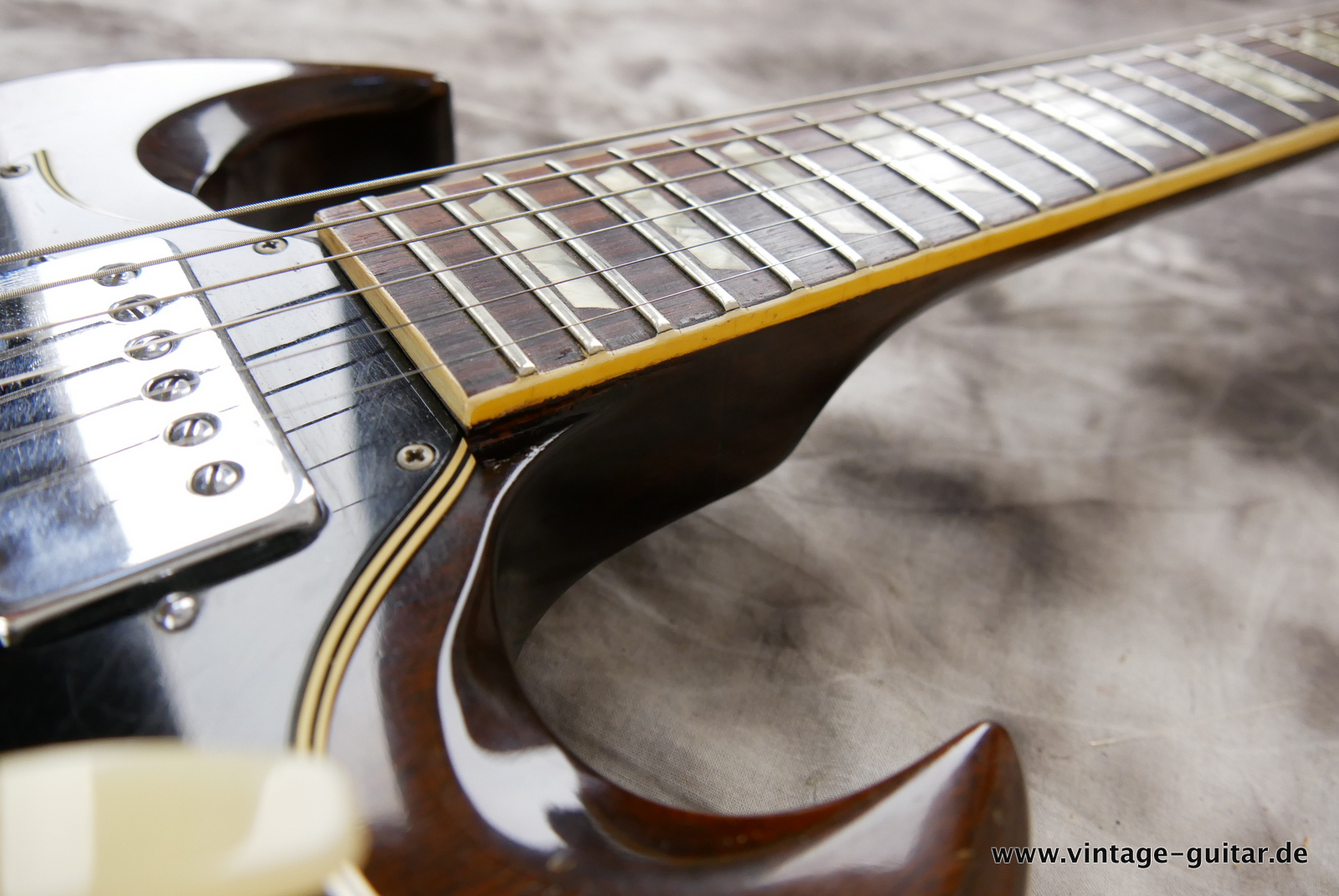 Gibson-SG-Standard-1969-walnut-045.JPG