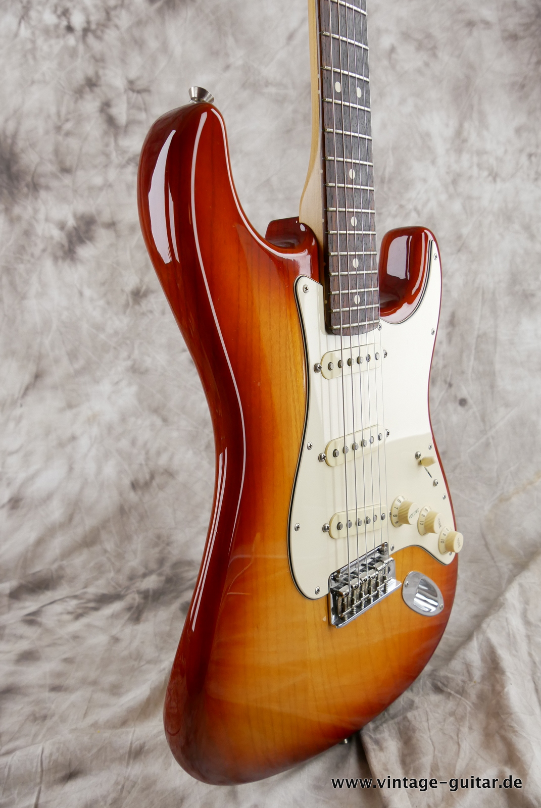 Fender-Stratocaster-American-Pro-I-2017-sienna-sunburst-009.JPG