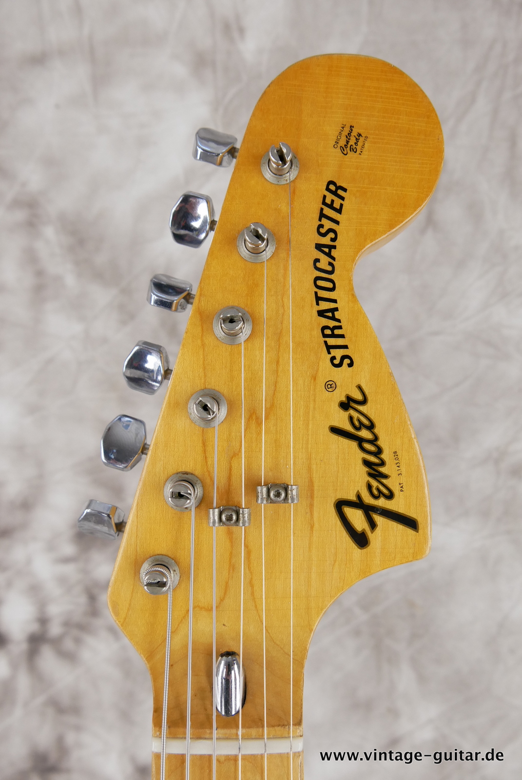 Fender-Stratocaster-1974c-blue-sparkle-005.JPG