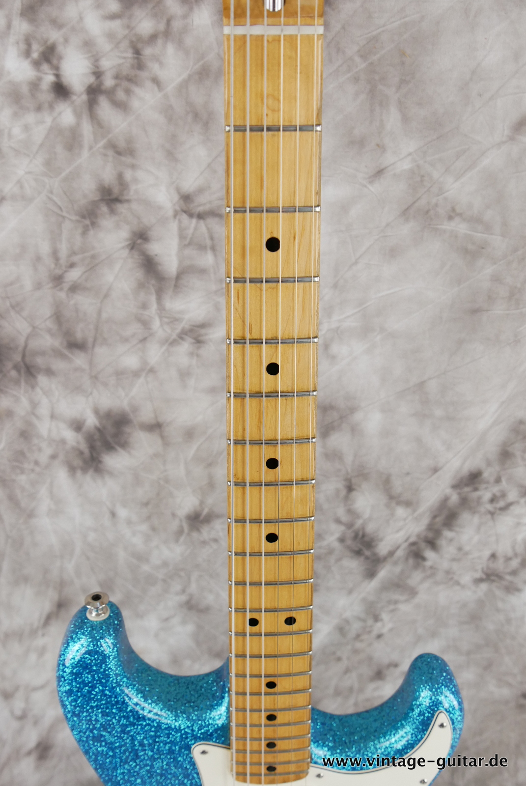Fender-Stratocaster-1974c-blue-sparkle-007.JPG