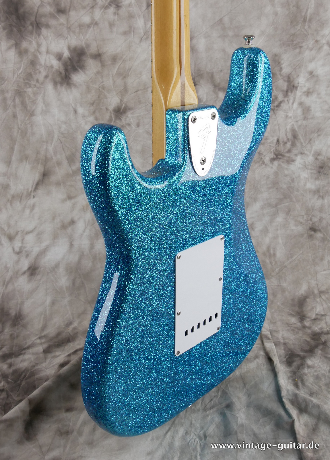 Fender-Stratocaster-1974c-blue-sparkle-012.JPG
