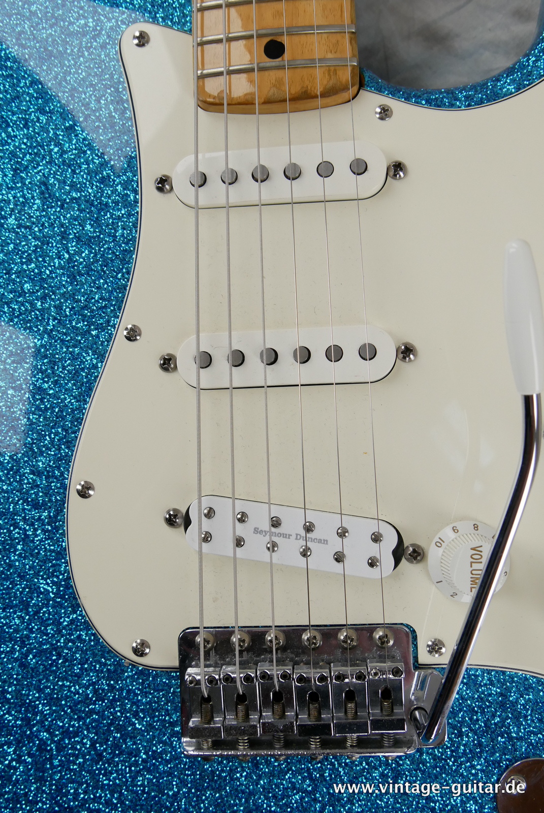 Fender-Stratocaster-1974c-blue-sparkle-014.JPG