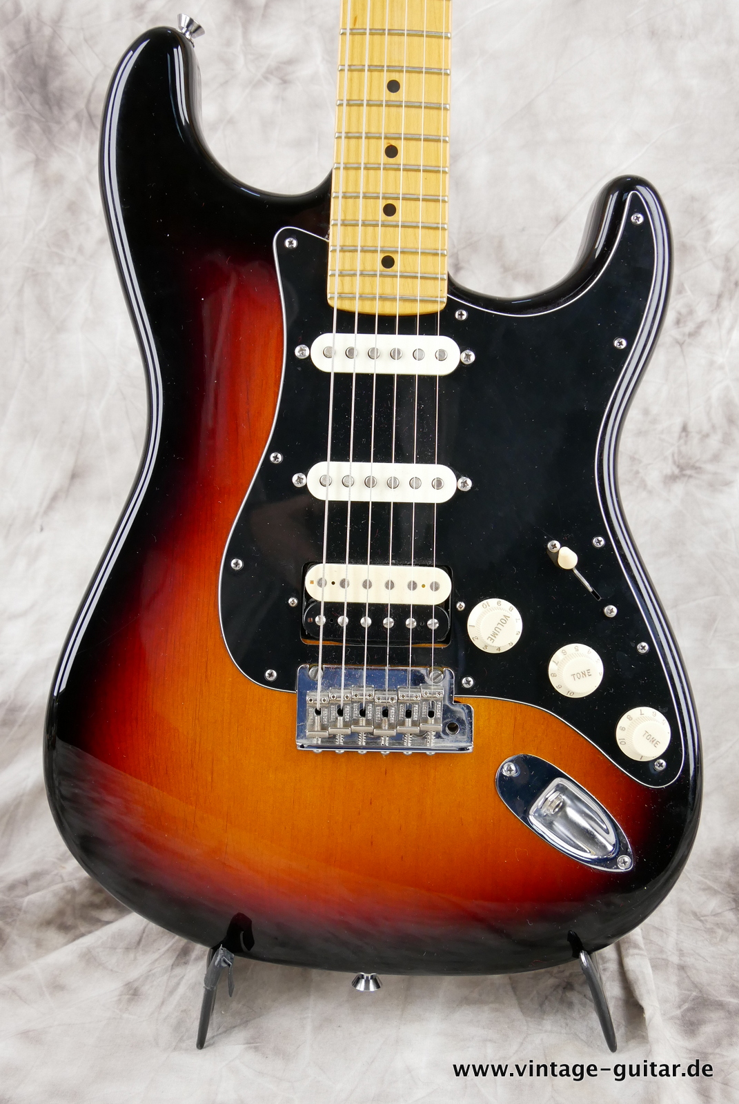 Fender-Stratocaster-American-Standard-HSS-60th-Anniversary-2014-003.JPG
