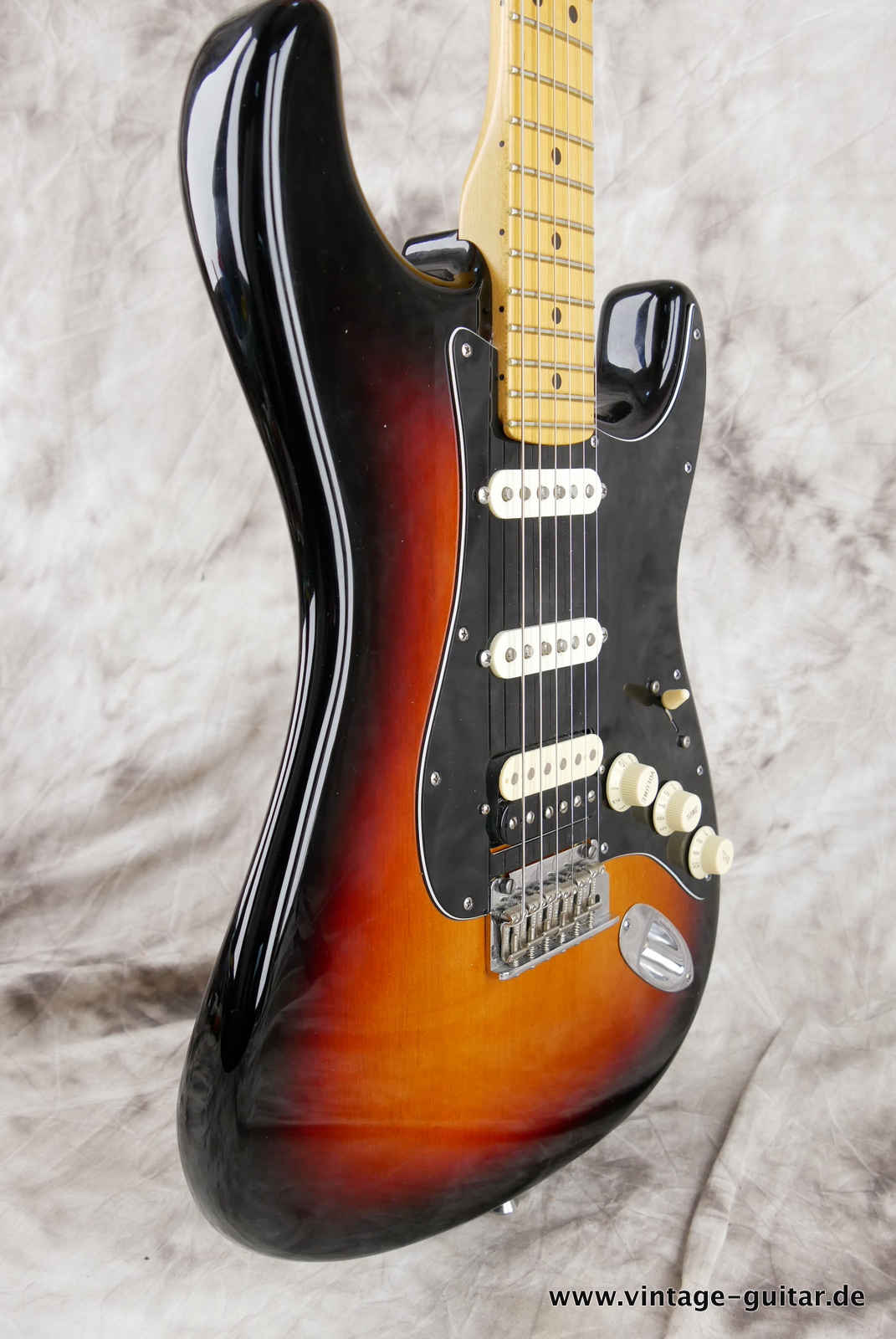 Fender-Stratocaster-American-Standard-HSS-60th-Anniversary-2014-009.JPG
