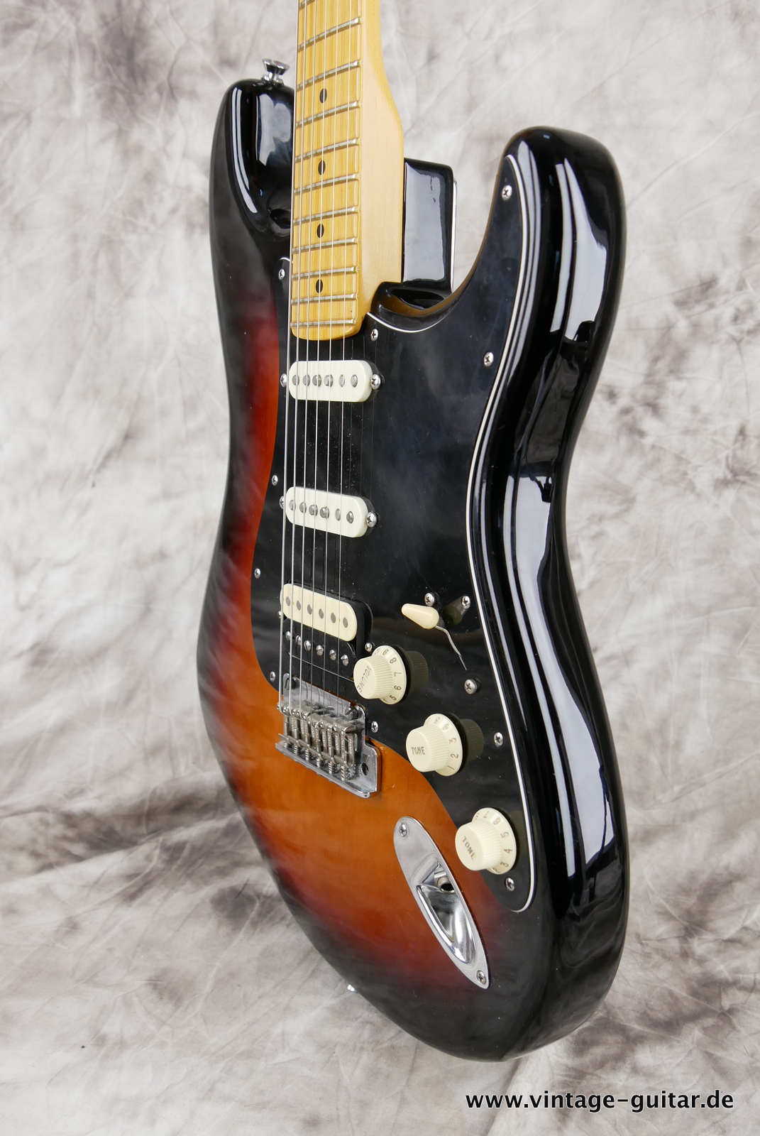 Fender-Stratocaster-American-Standard-HSS-60th-Anniversary-2014-010.JPG
