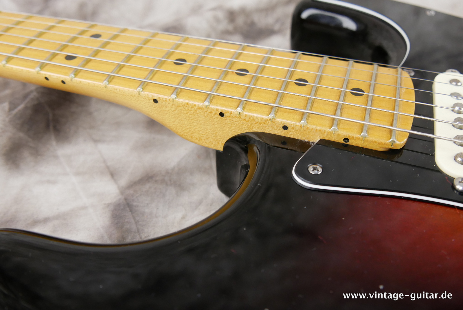 Fender-Stratocaster-American-Standard-HSS-60th-Anniversary-2014-015.JPG