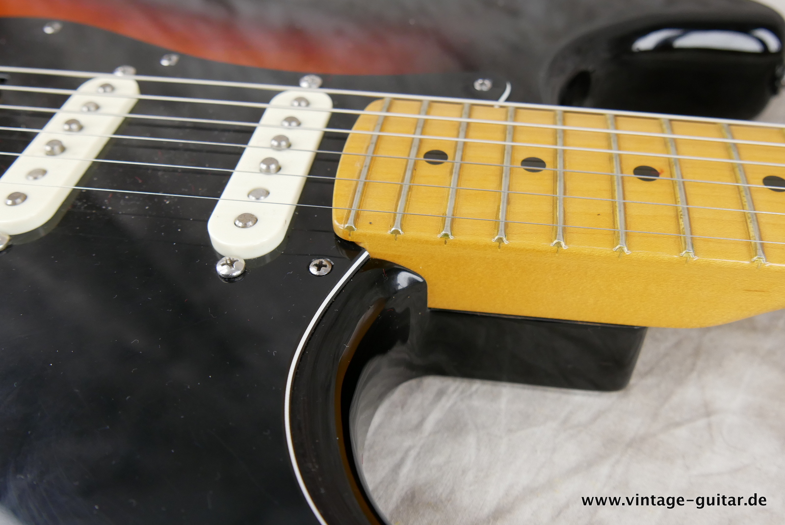 Fender-Stratocaster-American-Standard-HSS-60th-Anniversary-2014-016.JPG