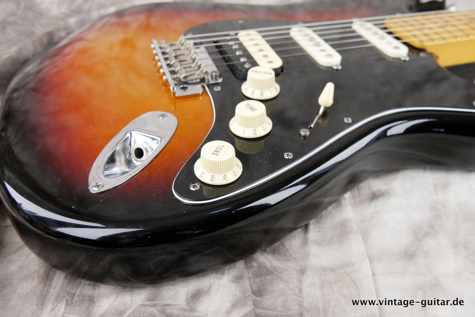 Fender-Stratocaster-American-Standard-HSS-60th-Anniversary-2014-018.JPG