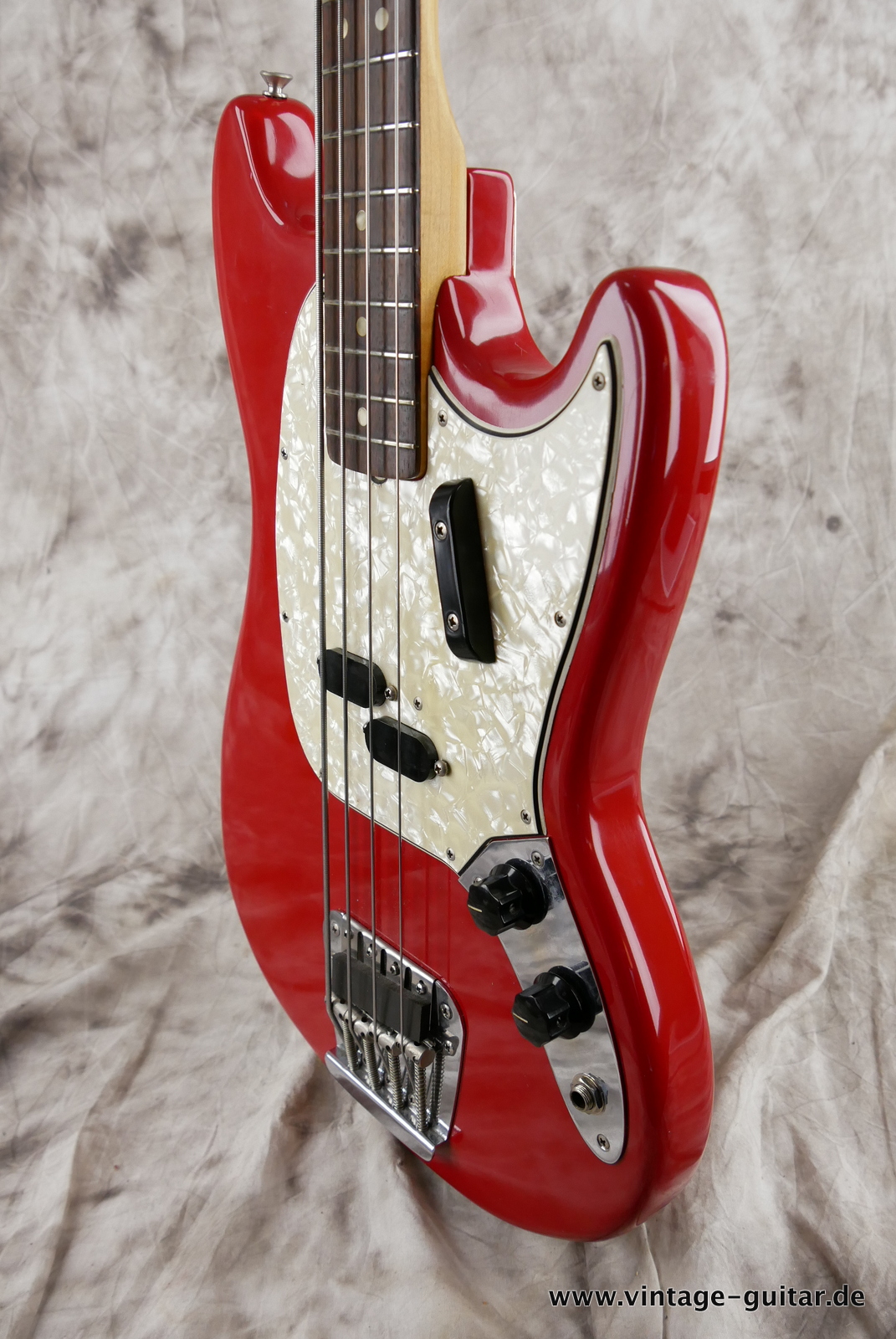 Fender-Mustang-Bass-1966-dakota-red-009.JPG