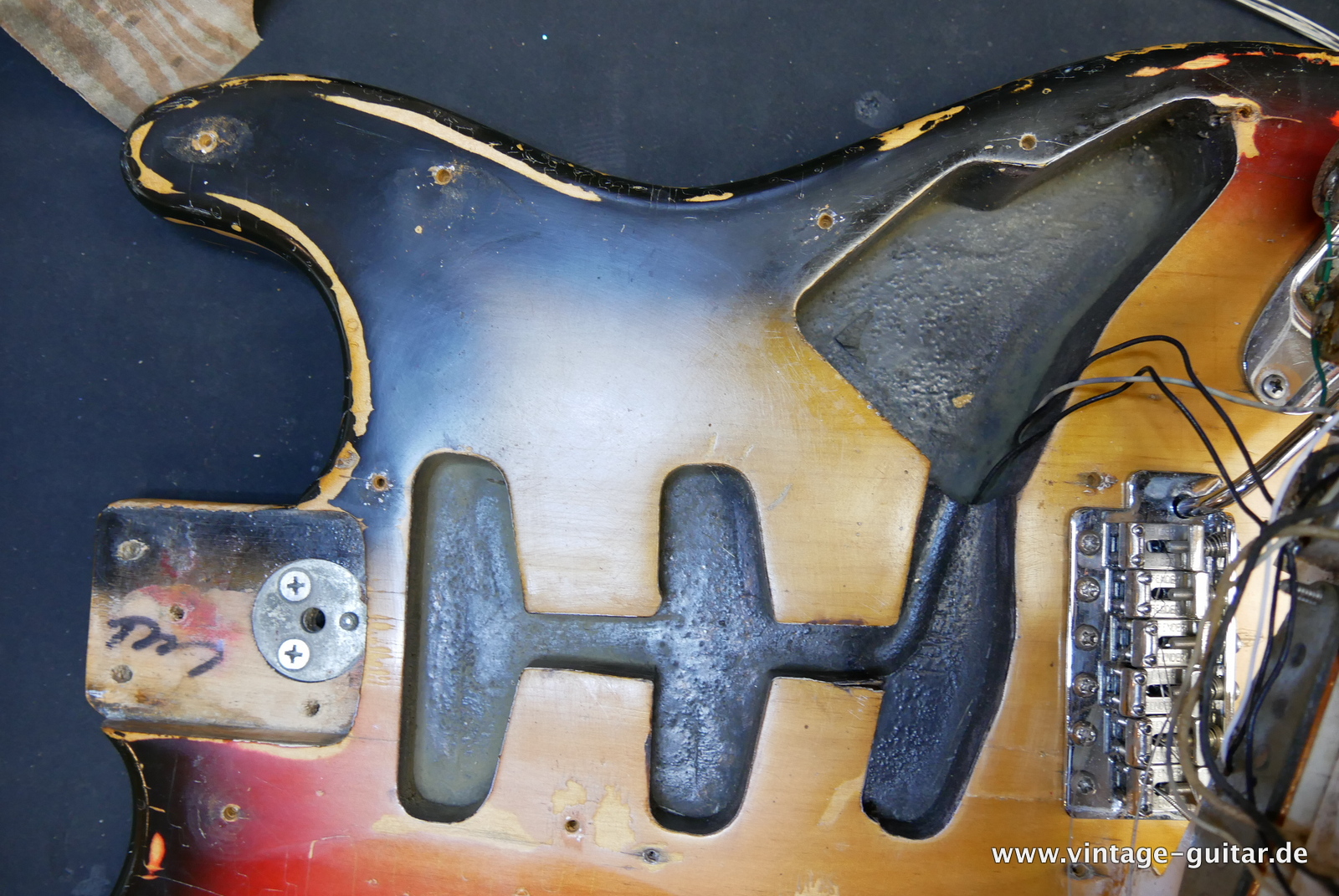 Fender-Stratocaster-1974-sunburst-014.JPG