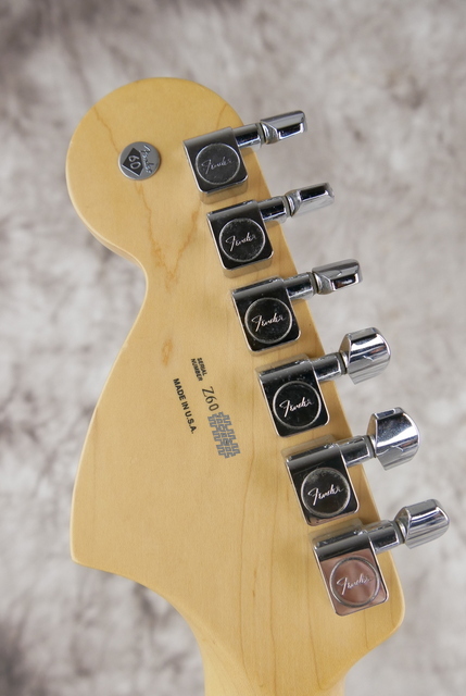 Fender_Stratocaster_Highway_One_USA_mashed_brown_2006-010.JPG