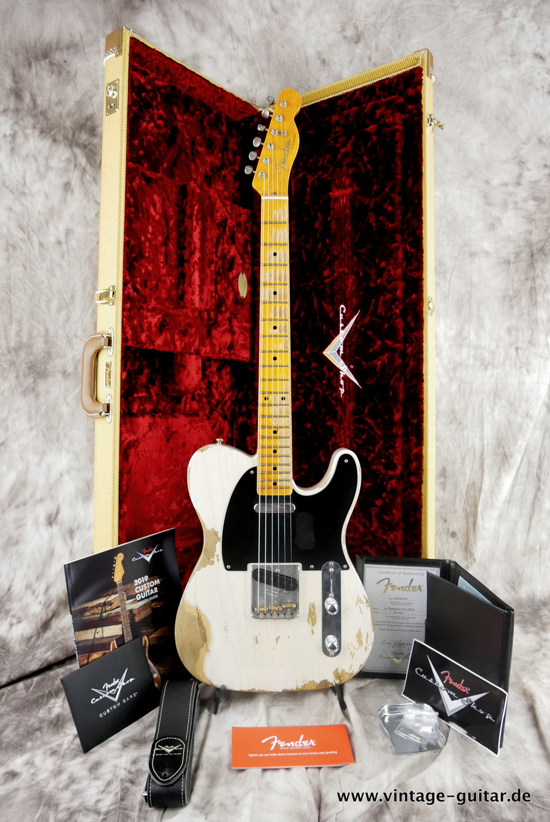 Fender-Telecaster-Custom-52-Heavy-Relic-2019-white-blonde-015.JPG
