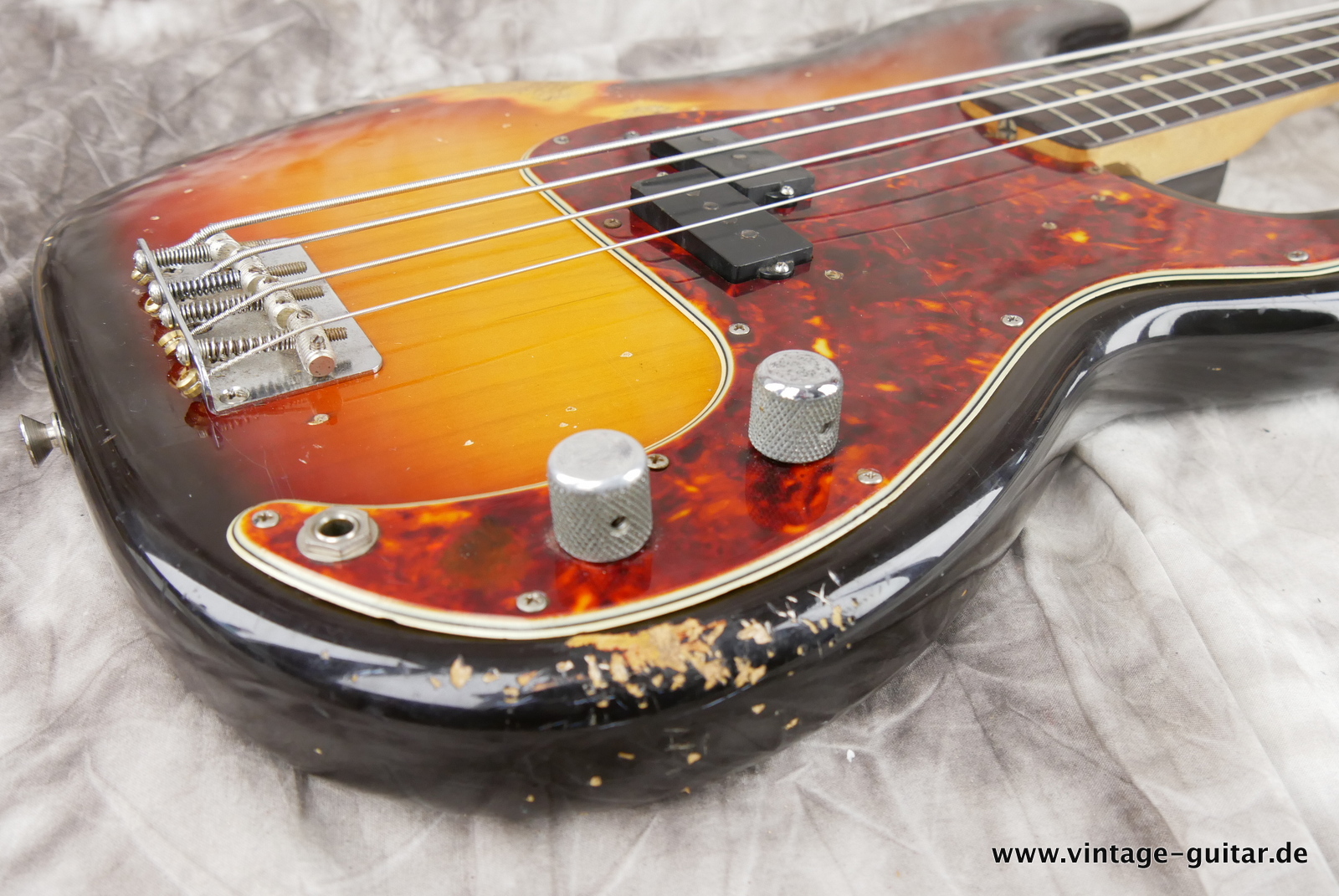 Fender-Precision-1961-sunburst-019.JPG