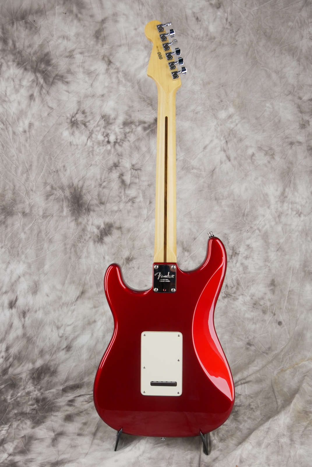 Fender_Stratocaster_USA_built_from_parts_candy_apple_red_2015-002.JPG
