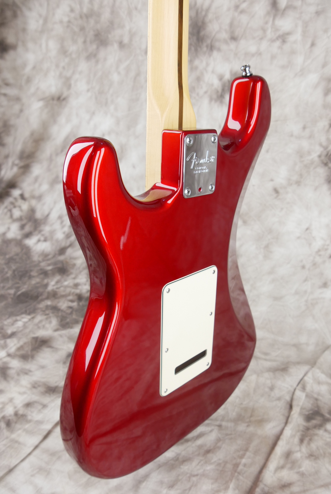 Fender_Stratocaster_USA_built_from_parts_candy_apple_red_2015-007.JPG