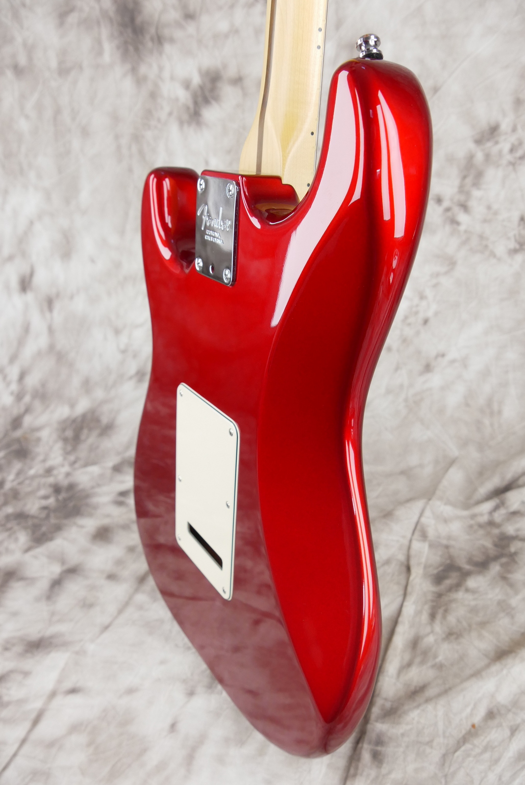 Fender_Stratocaster_USA_built_from_parts_candy_apple_red_2015-008.JPG