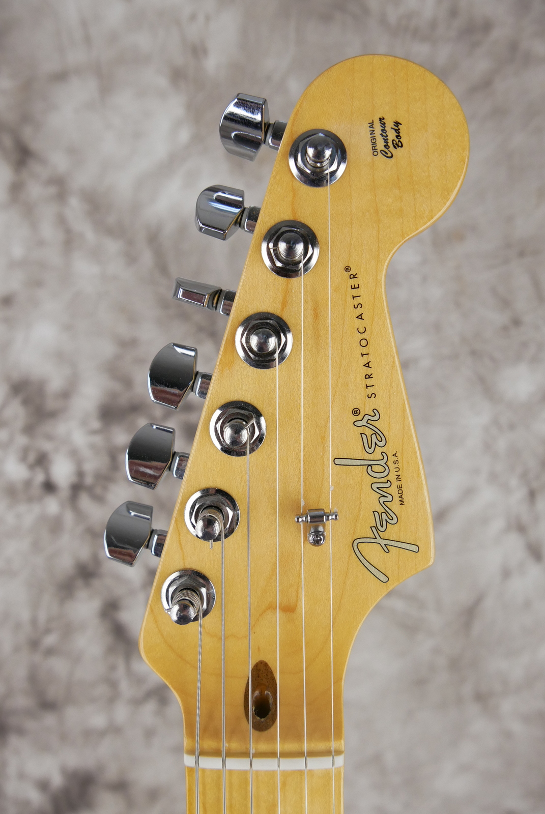 Fender_Stratocaster_USA_built_from_parts_candy_apple_red_2015-009.JPG