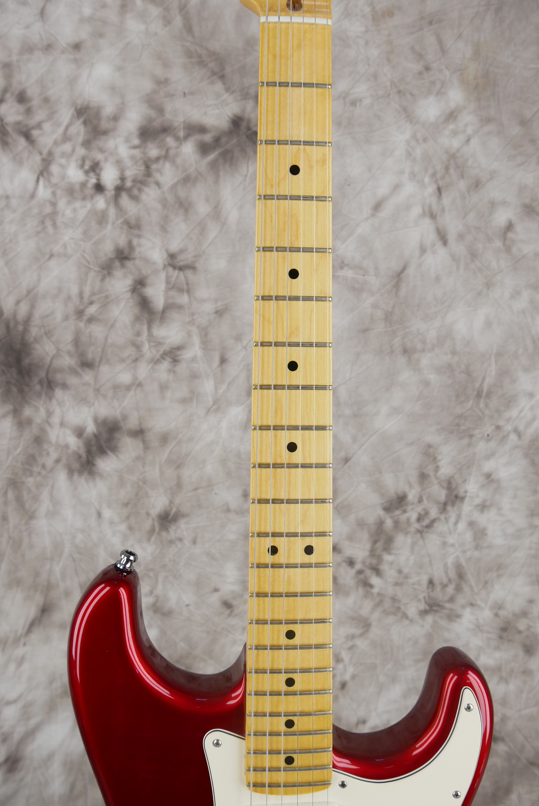 Fender_Stratocaster_USA_built_from_parts_candy_apple_red_2015-011.JPG