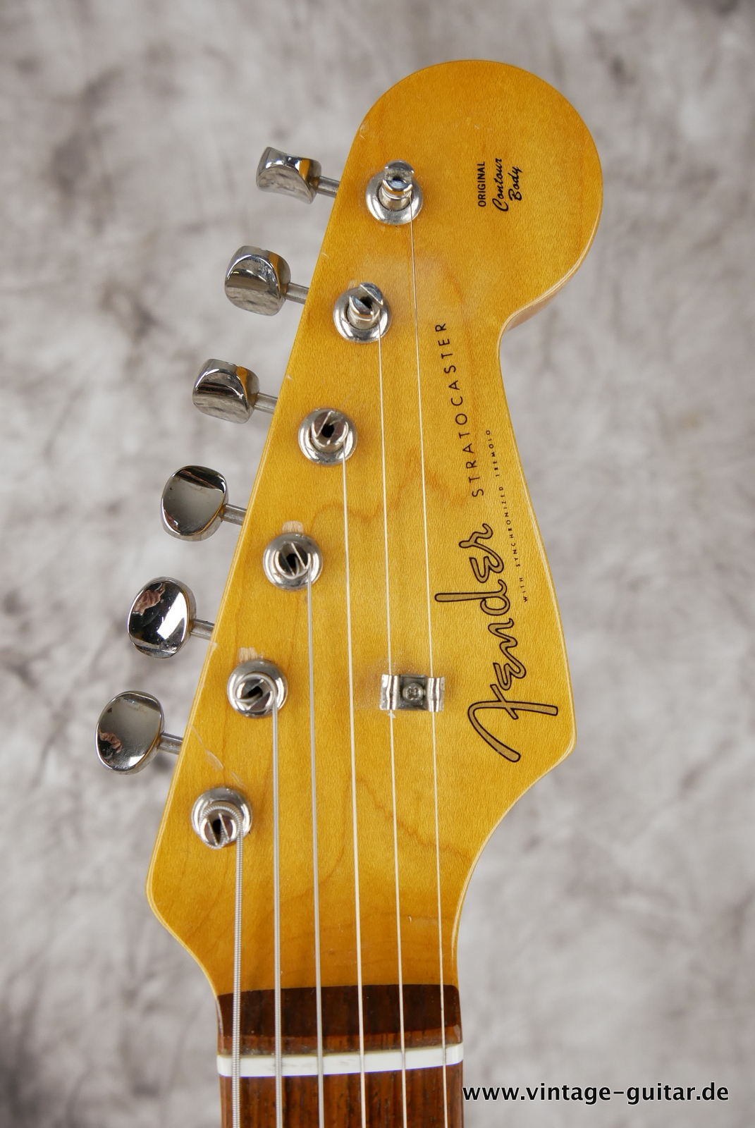 Fender_Stratocaster_crafted_in_Japan_sunburst_two_piont_tromolo_3,76kg-005.JPG