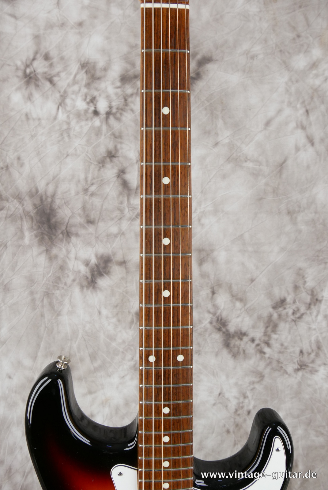 Fender_Stratocaster_crafted_in_Japan_sunburst_two_piont_tromolo_3,76kg-007.JPG