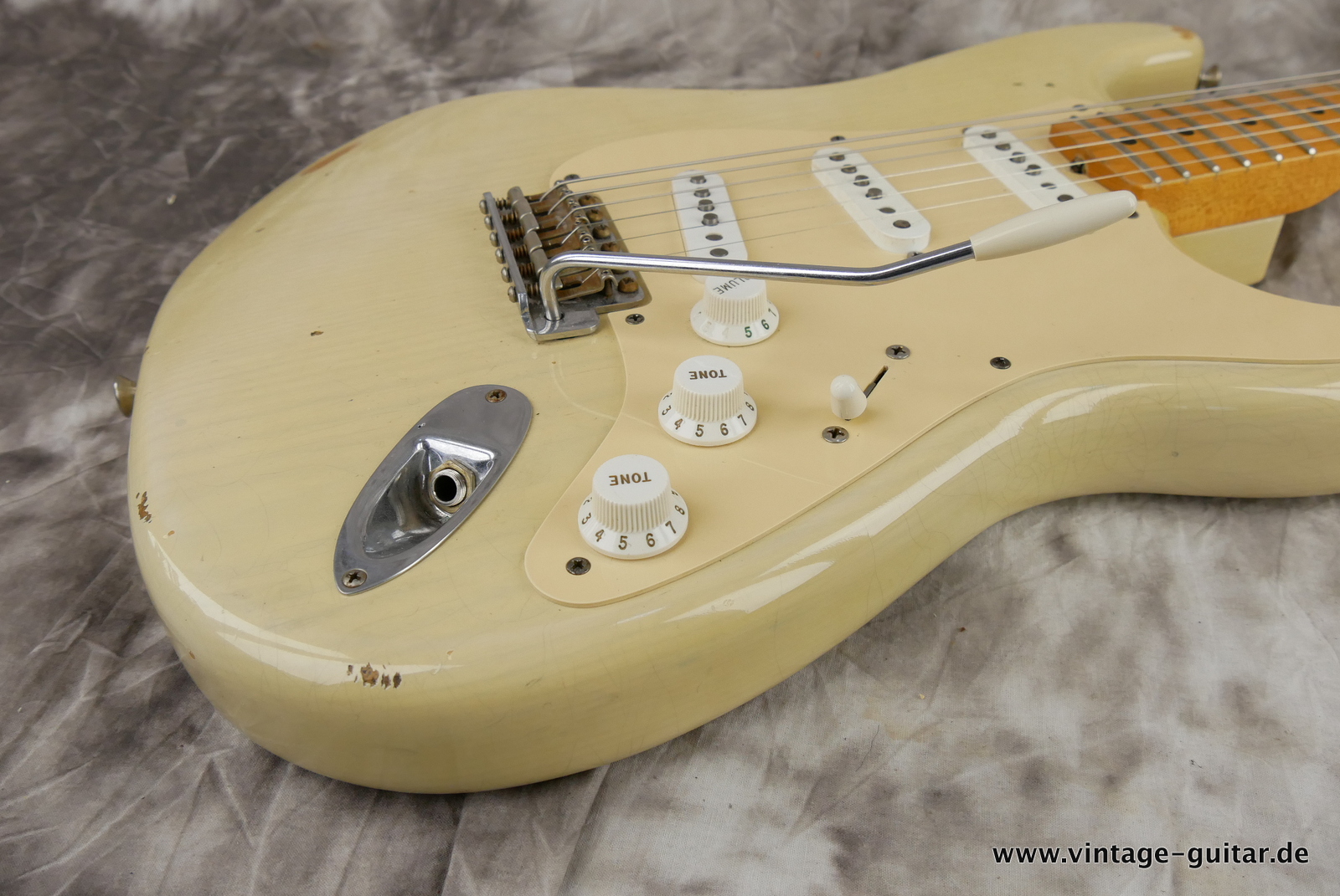 Fender-Stratocaster-1956-Custom-Shop-CS-Relic-2004-024.JPG
