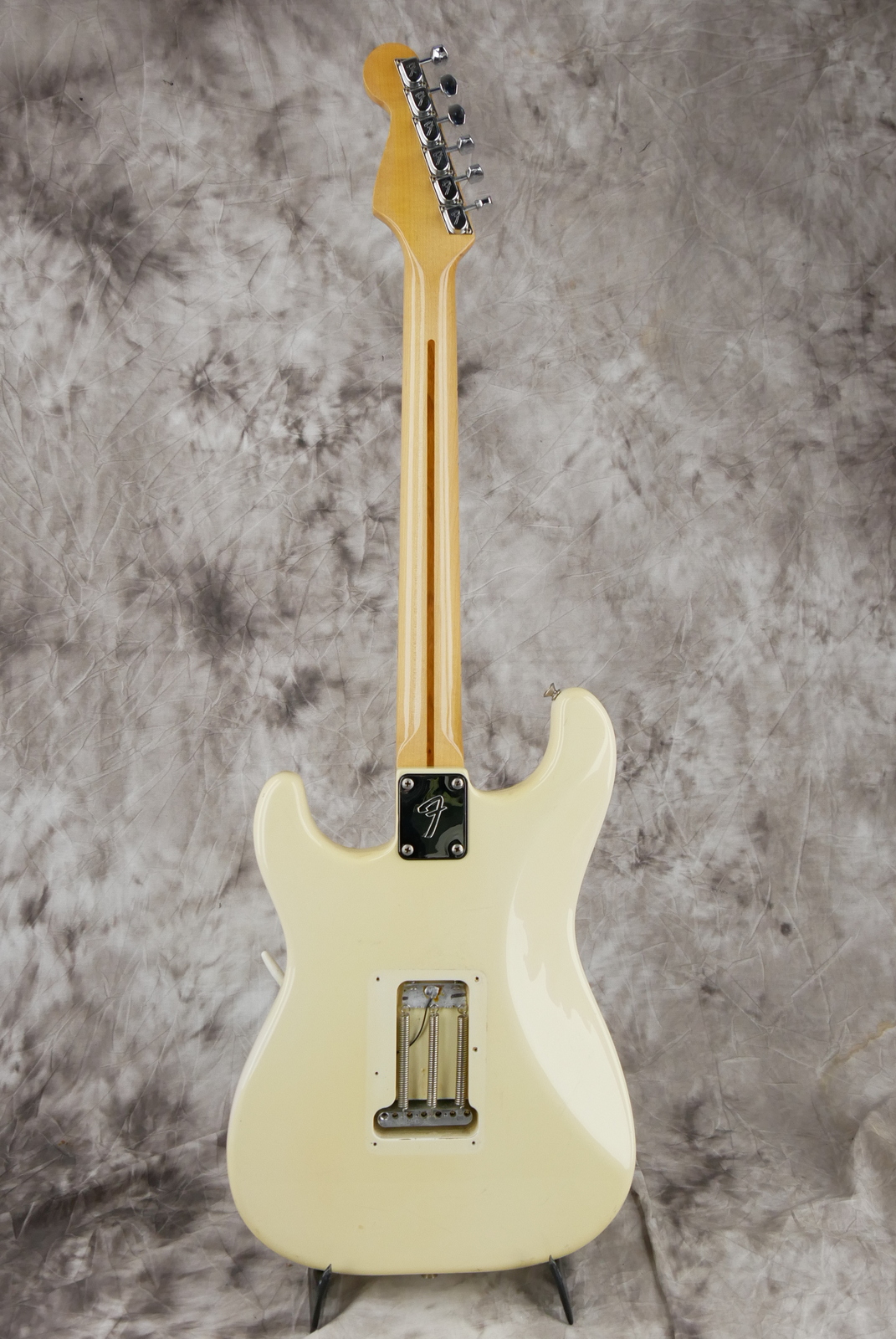 Fender_Stratocaster_Dan_smith_1982_tremolo_hardcase-002.JPG