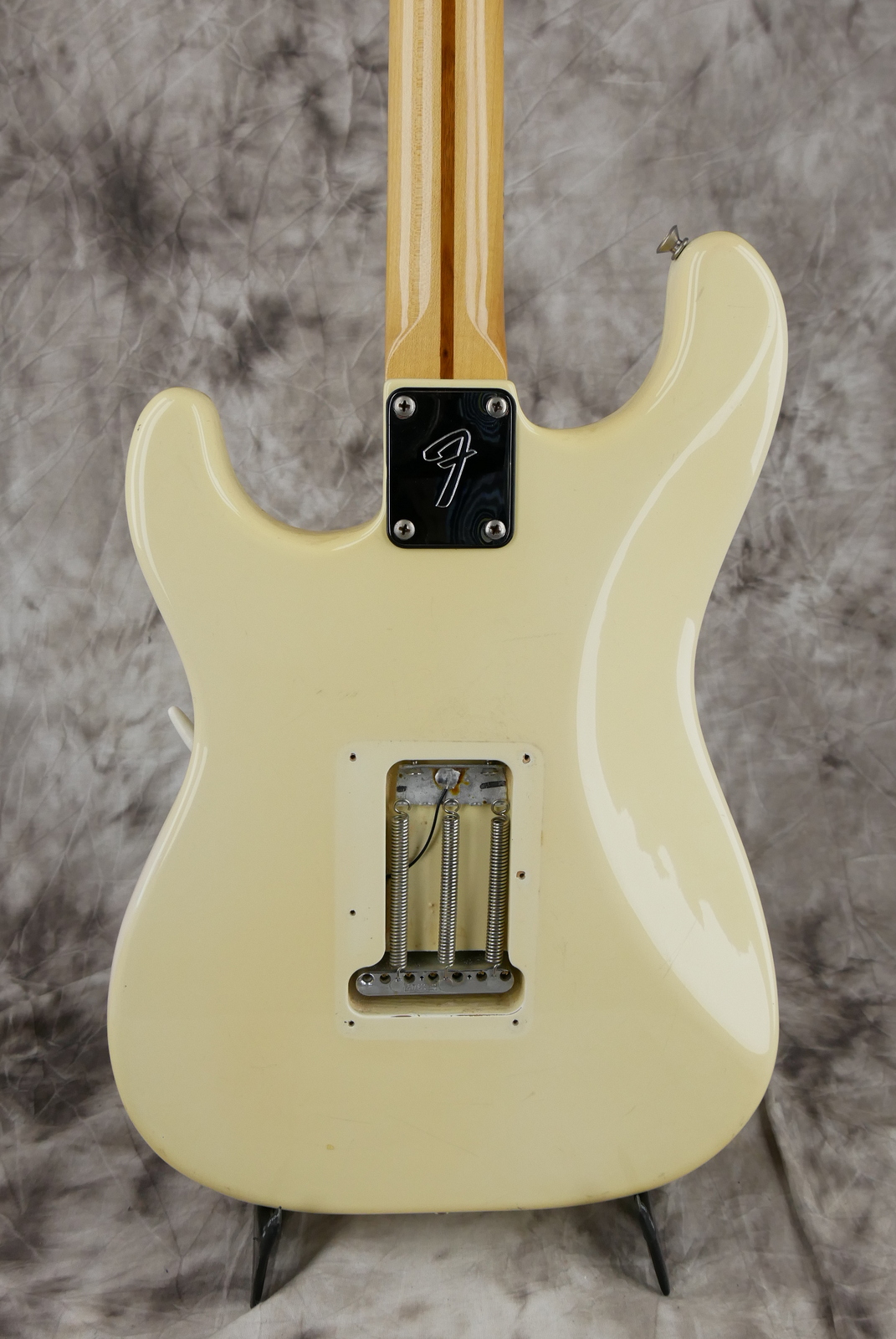Fender_Stratocaster_Dan_smith_1982_tremolo_hardcase-004.JPG