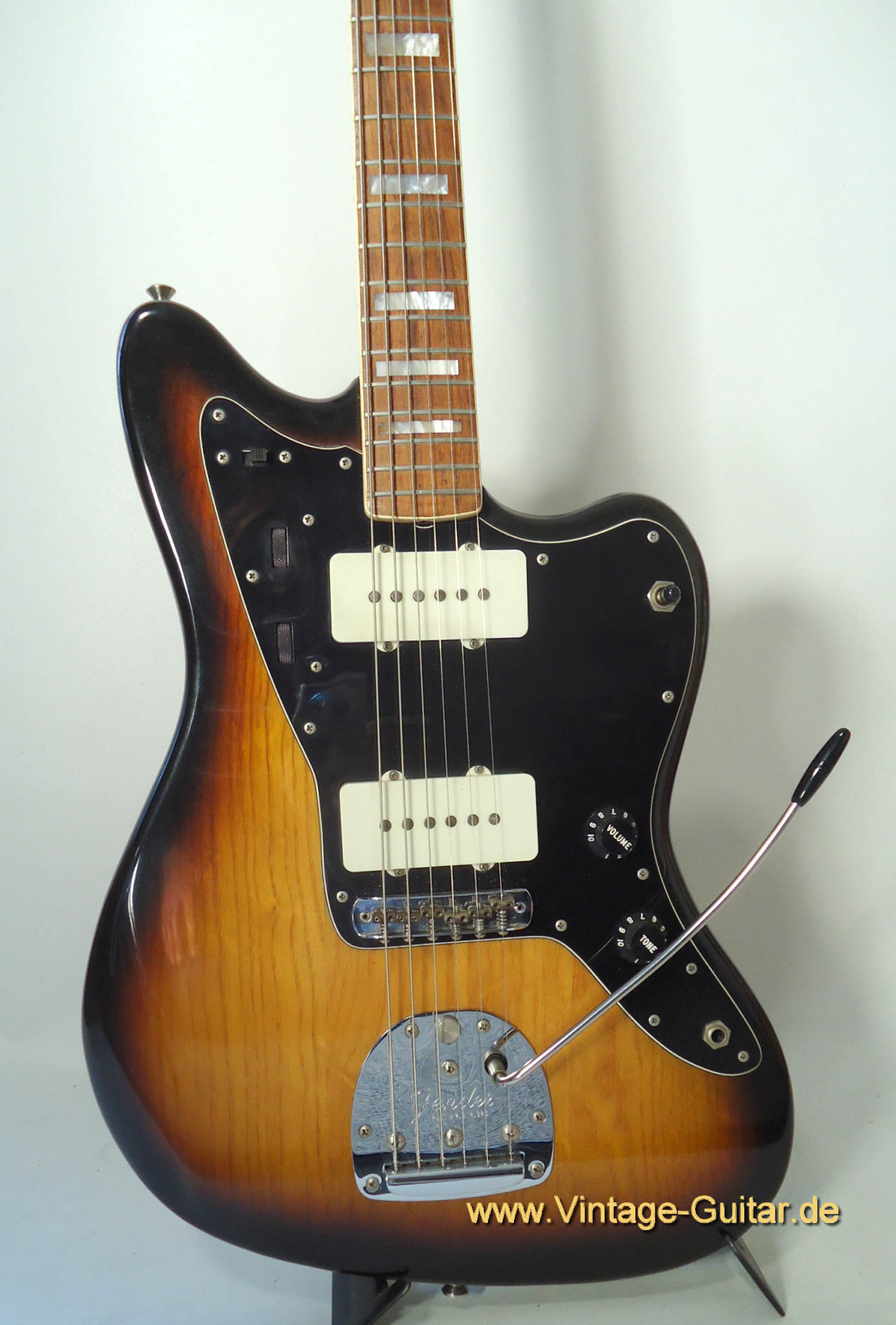 Fender-Jazzmaster-1977-sunburst-c.jpg