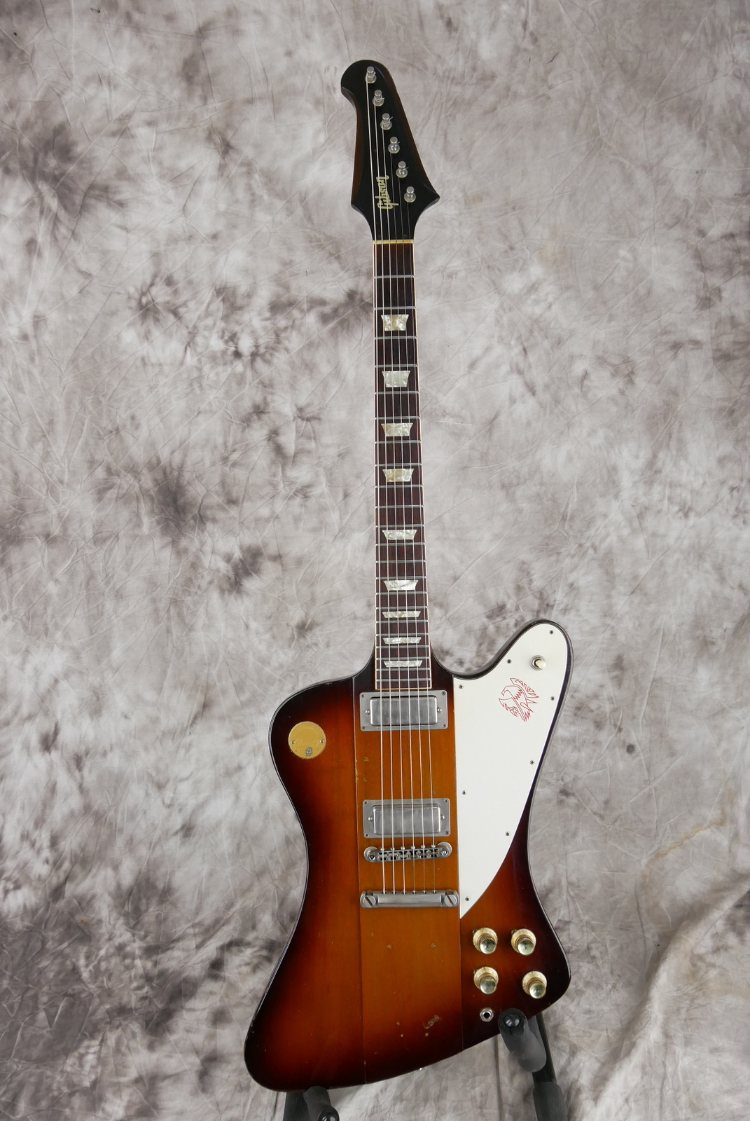 Gibson_Firebird_V_Medallion_limited_edition_sunburst_1972-001.JPG