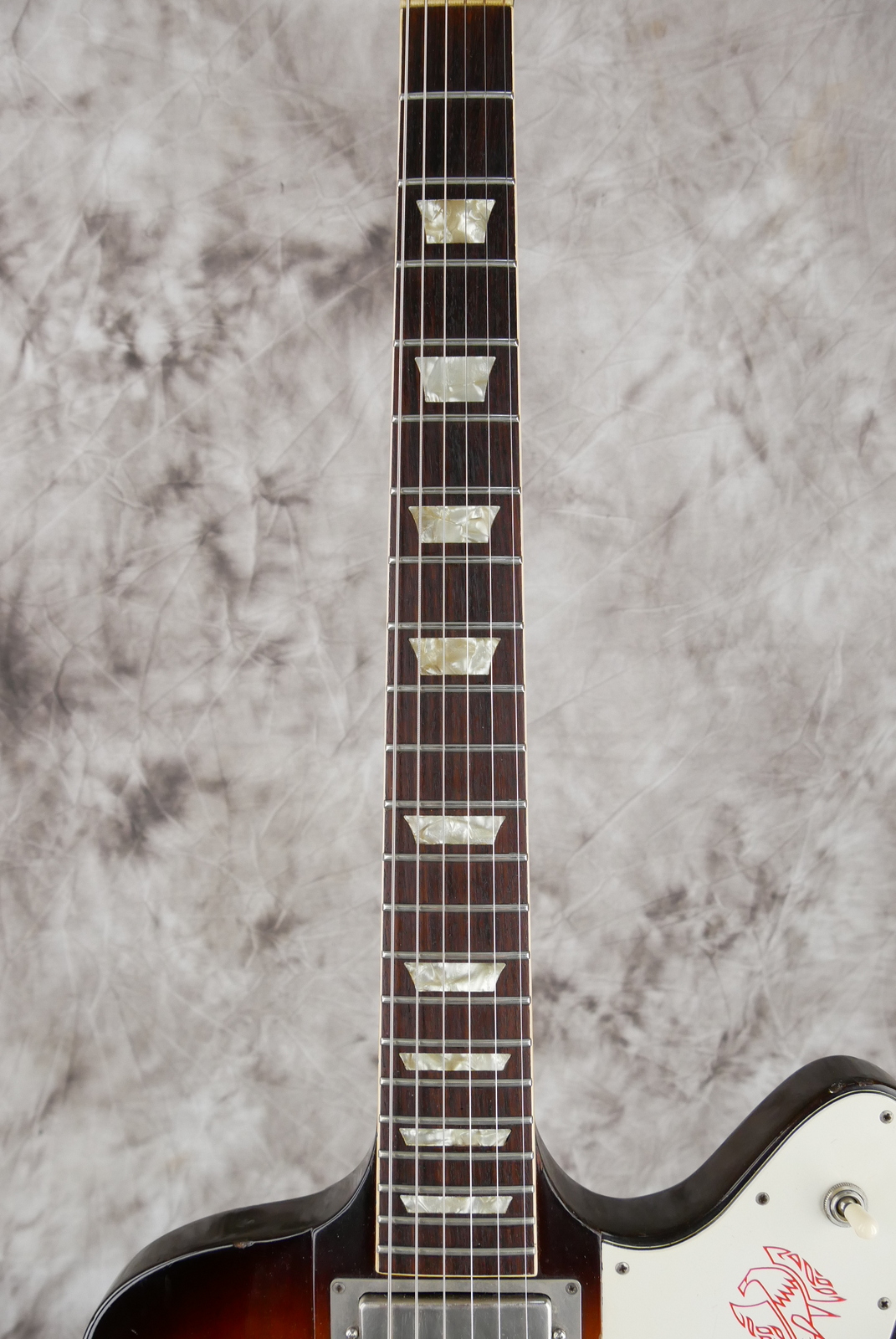 Gibson_Firebird_V_Medallion_limited_edition_sunburst_1972-011.JPG