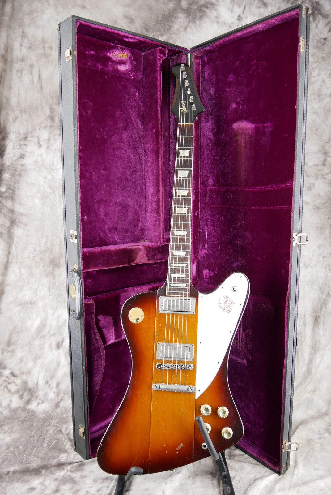 Gibson_Firebird_V_Medallion_limited_edition_sunburst_1972-017.JPG.jpg