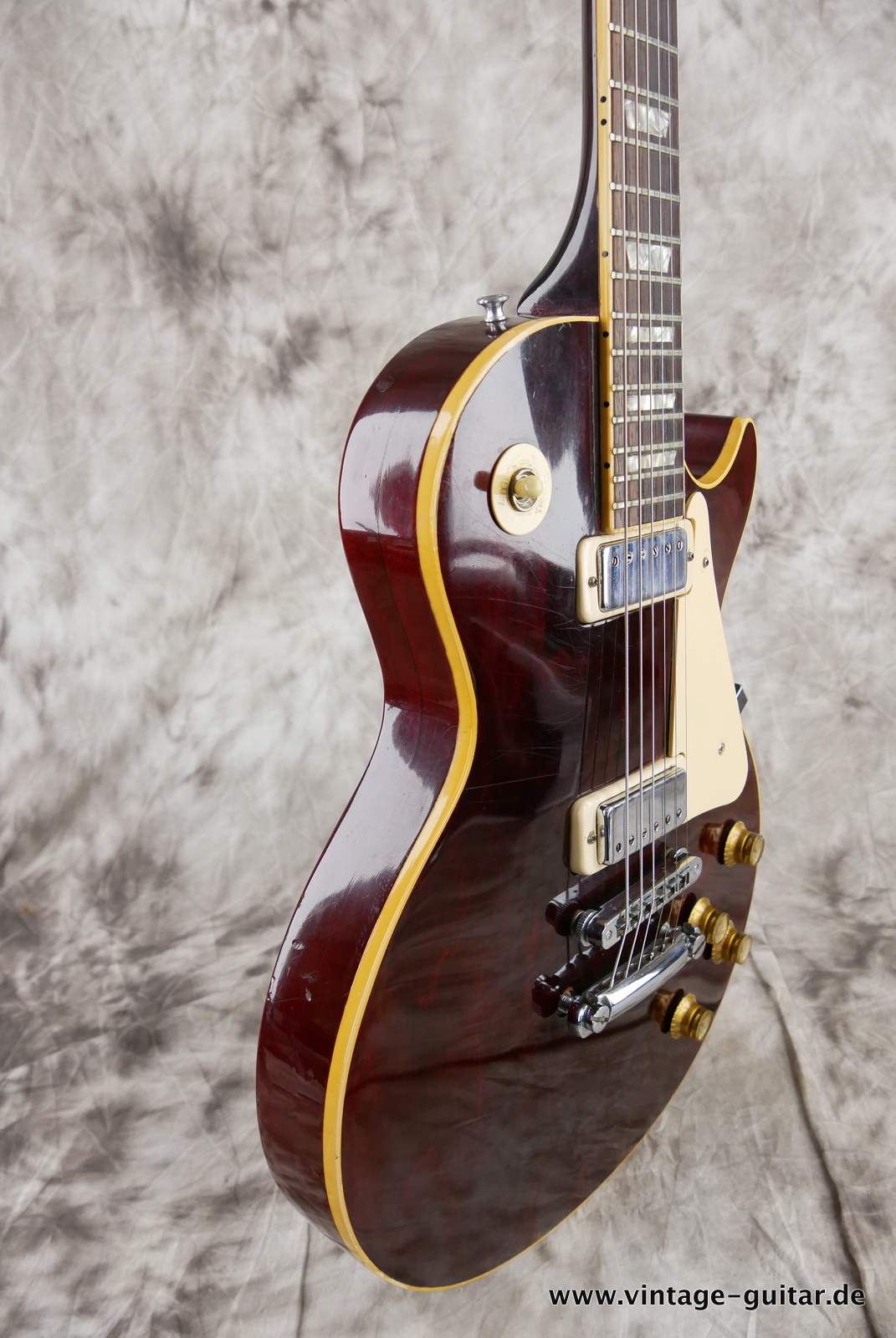 Gibson-Les-Paul-Deluxe-1976-winered-009.JPG