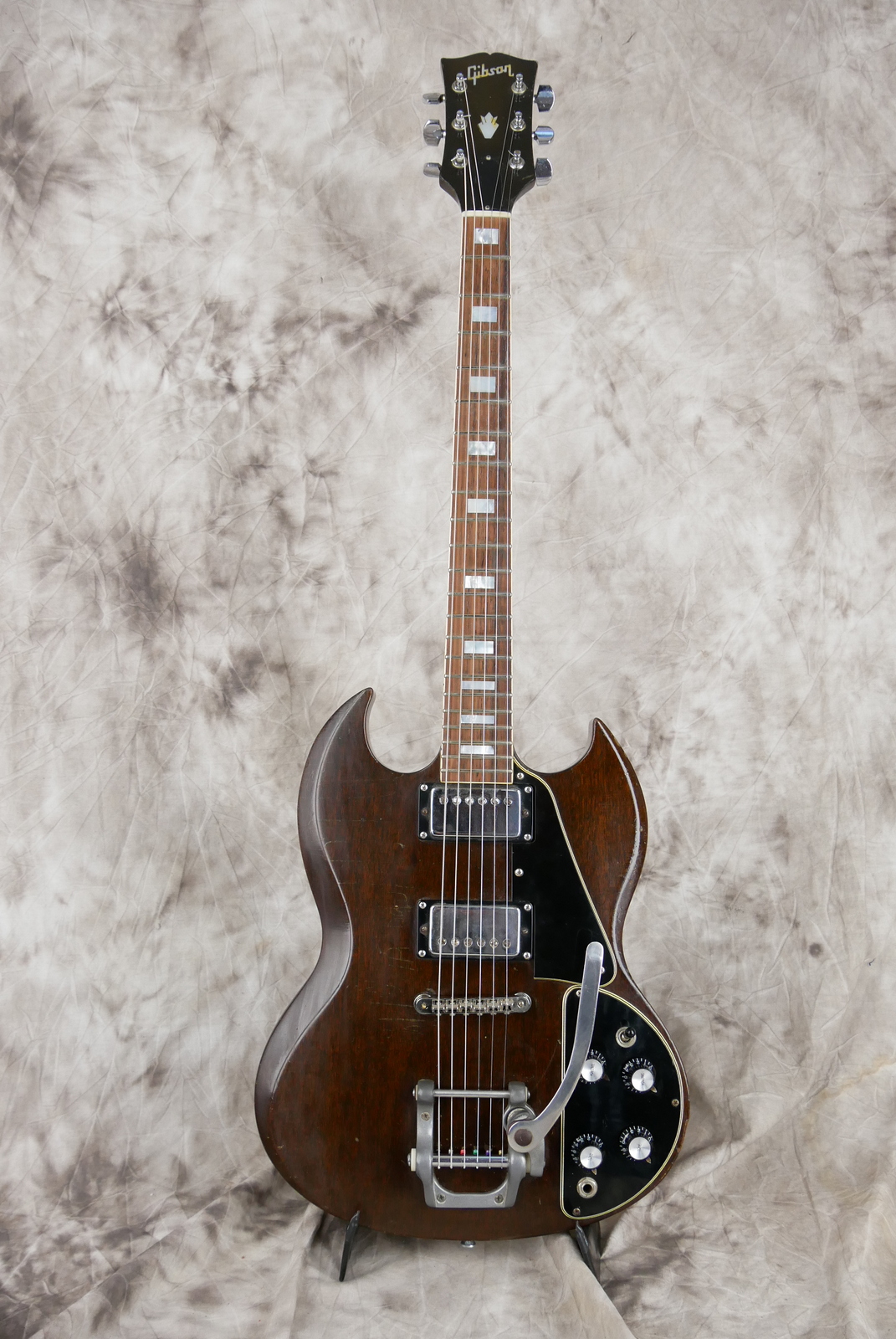Gibson_SG_Deluxe_bigsby_1971_1972_walnut_cts-pots_1966-001.JPG