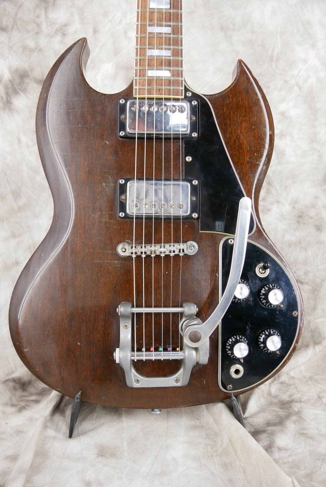 Gibson_SG_Deluxe_bigsby_1971_1972_walnut_cts-pots_1966-007.JPG