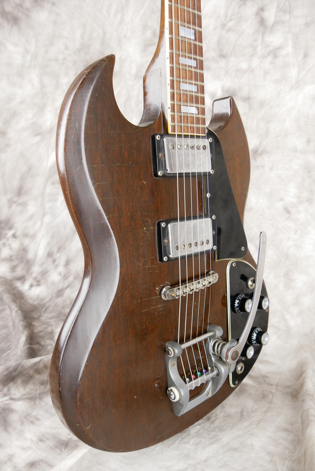 Gibson_SG_Deluxe_bigsby_1971_1972_walnut_cts-pots_1966-009.JPG