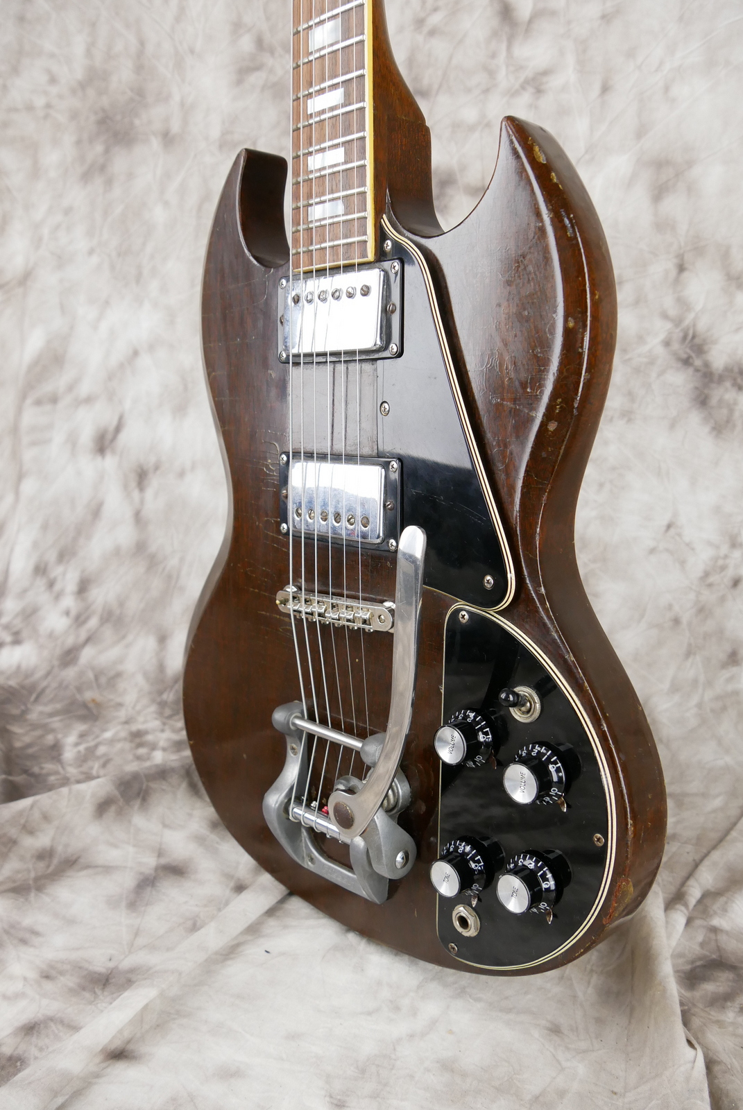 Gibson_SG_Deluxe_bigsby_1971_1972_walnut_cts-pots_1966-010.JPG