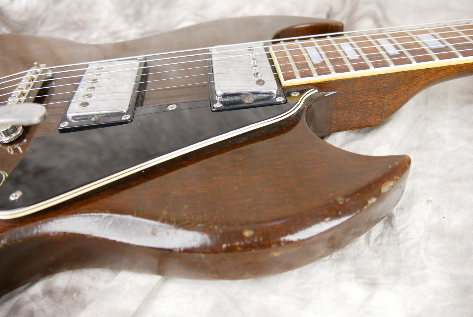 Gibson_SG_Deluxe_bigsby_1971_1972_walnut_cts-pots_1966-019.JPG