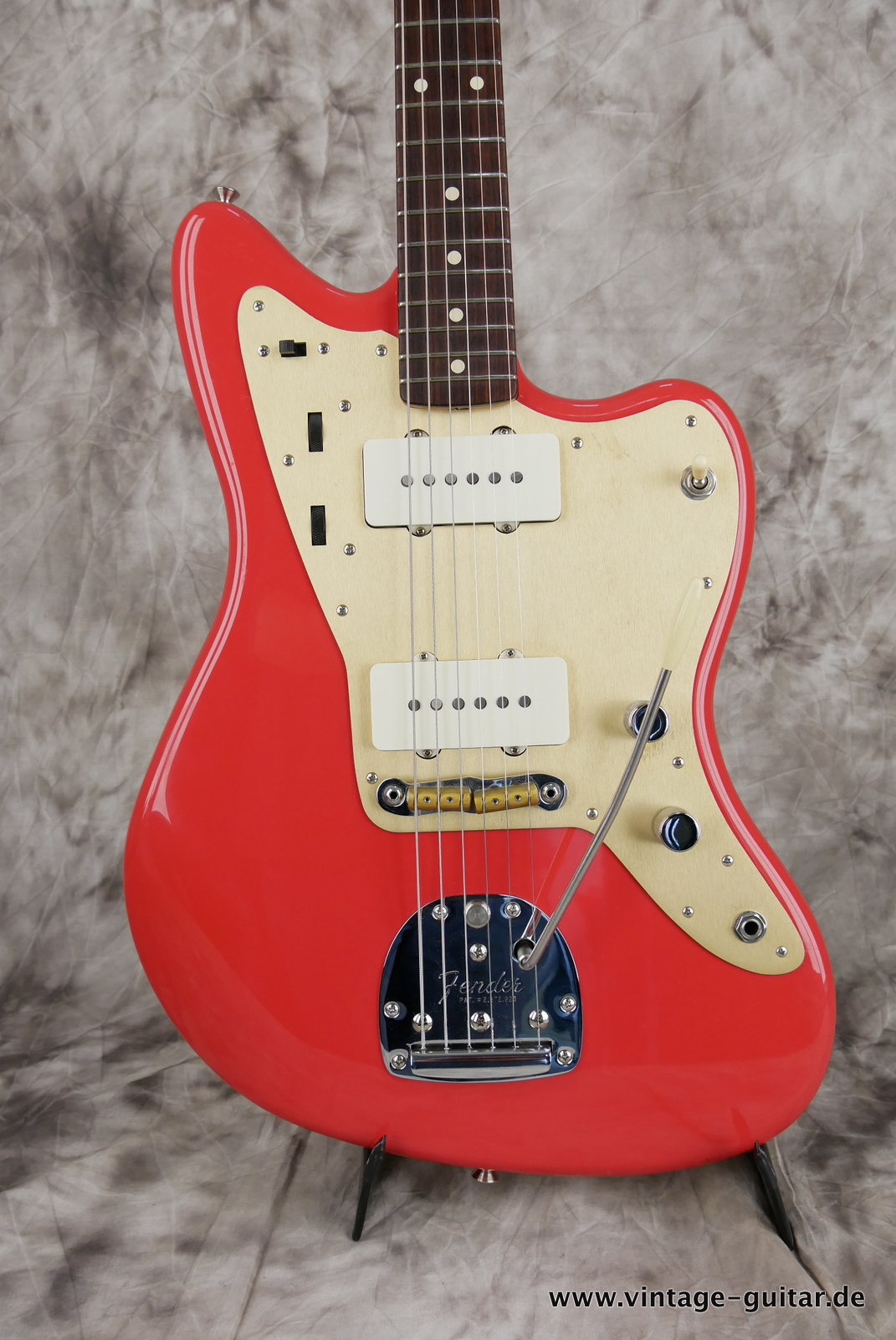 Fender-62-Jazzmaster-Custom-Shop-2020-fiesta-red-alu-guard-003.JPG