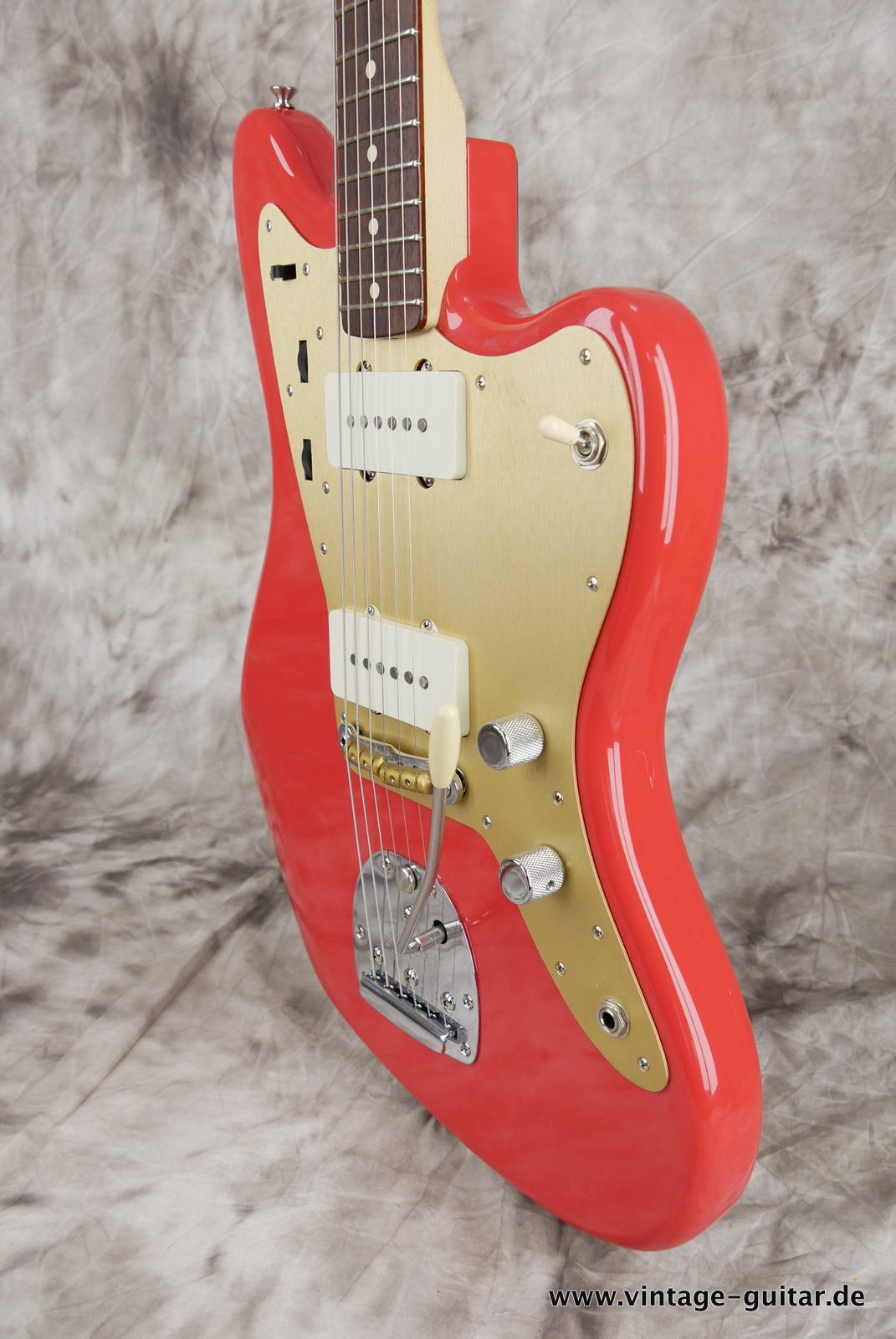 Fender-62-Jazzmaster-Custom-Shop-2020-fiesta-red-alu-guard-005.JPG
