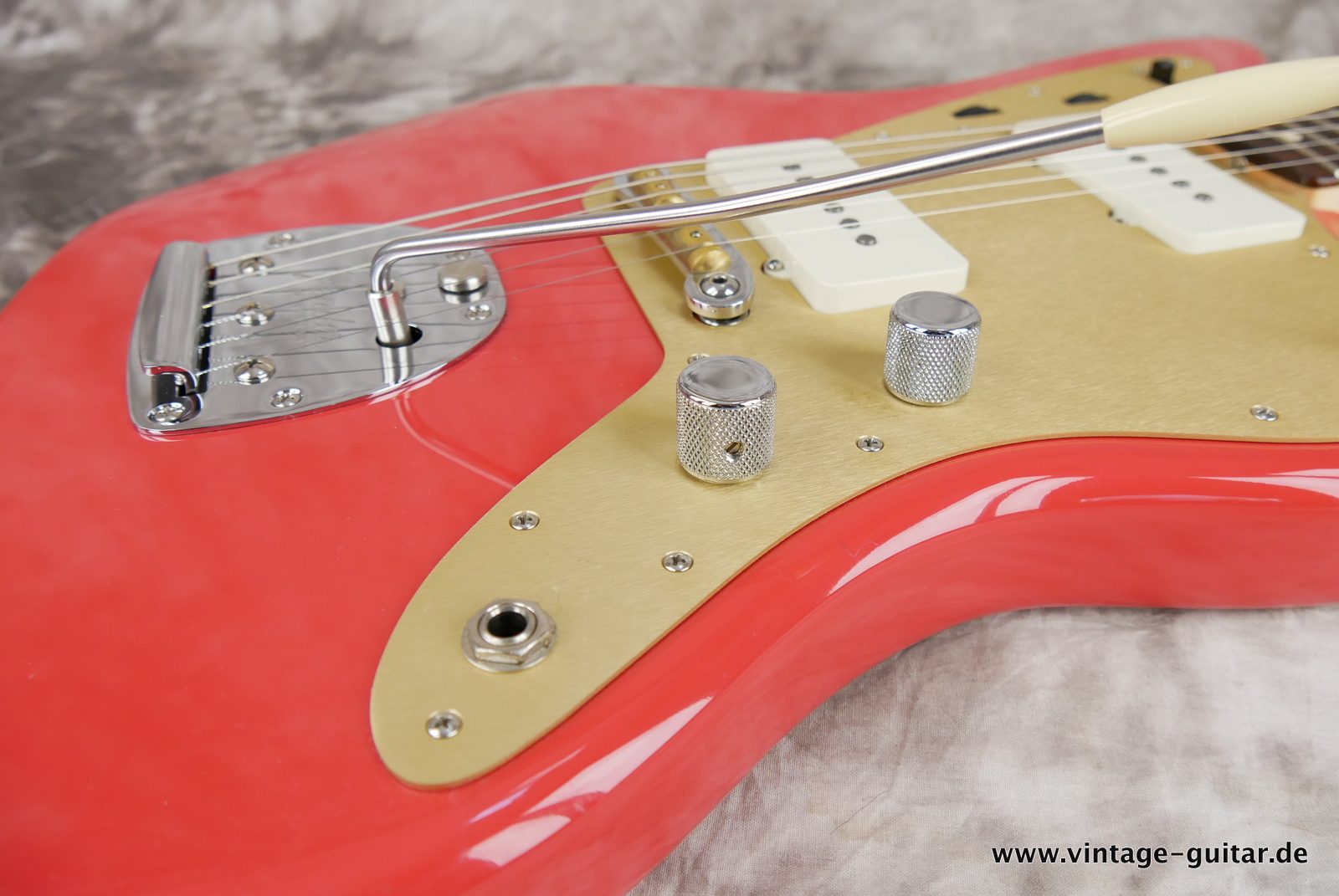 Fender-62-Jazzmaster-Custom-Shop-2020-fiesta-red-alu-guard-016.JPG