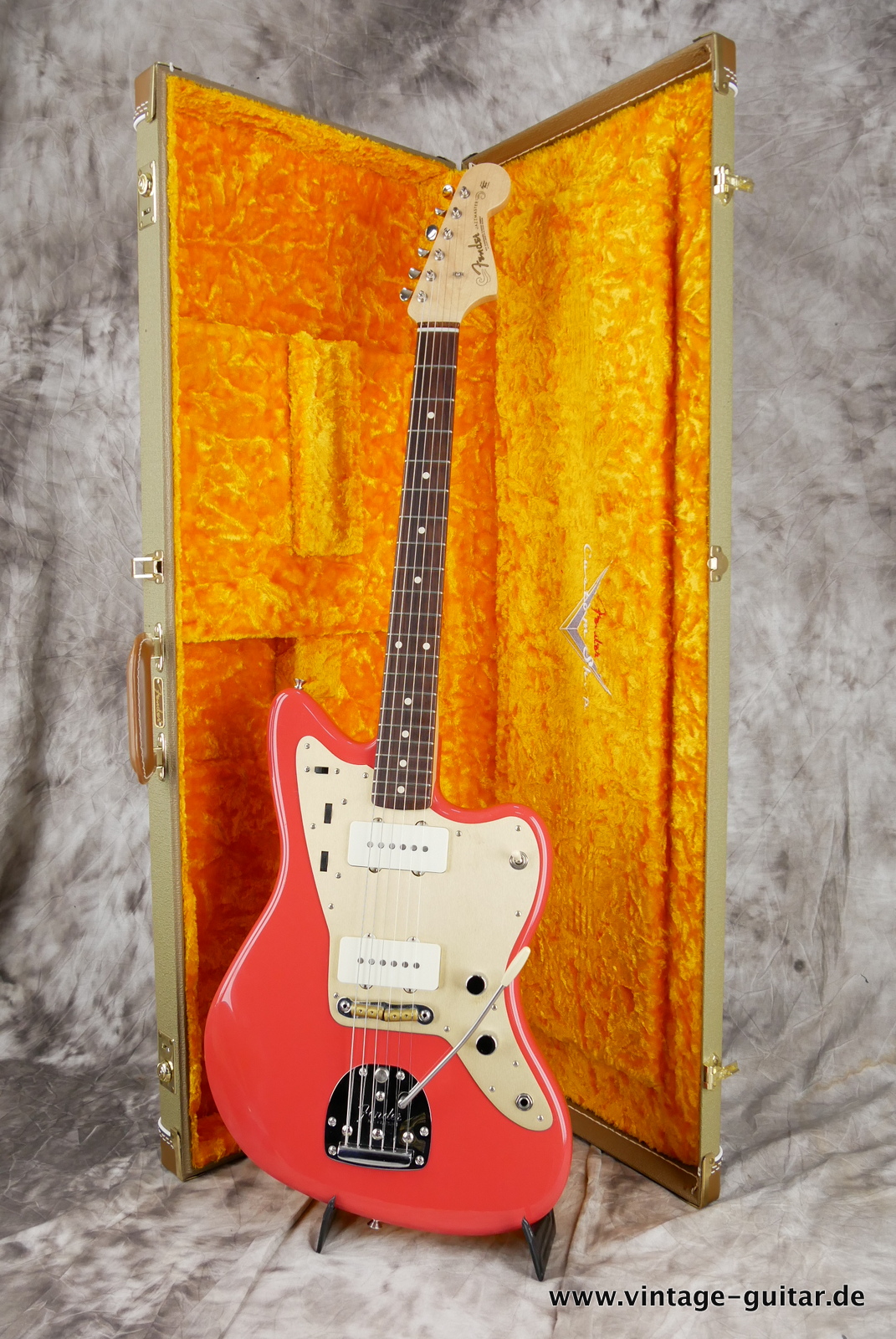 Fender-62-Jazzmaster-Custom-Shop-2020-fiesta-red-alu-guard-019.JPG
