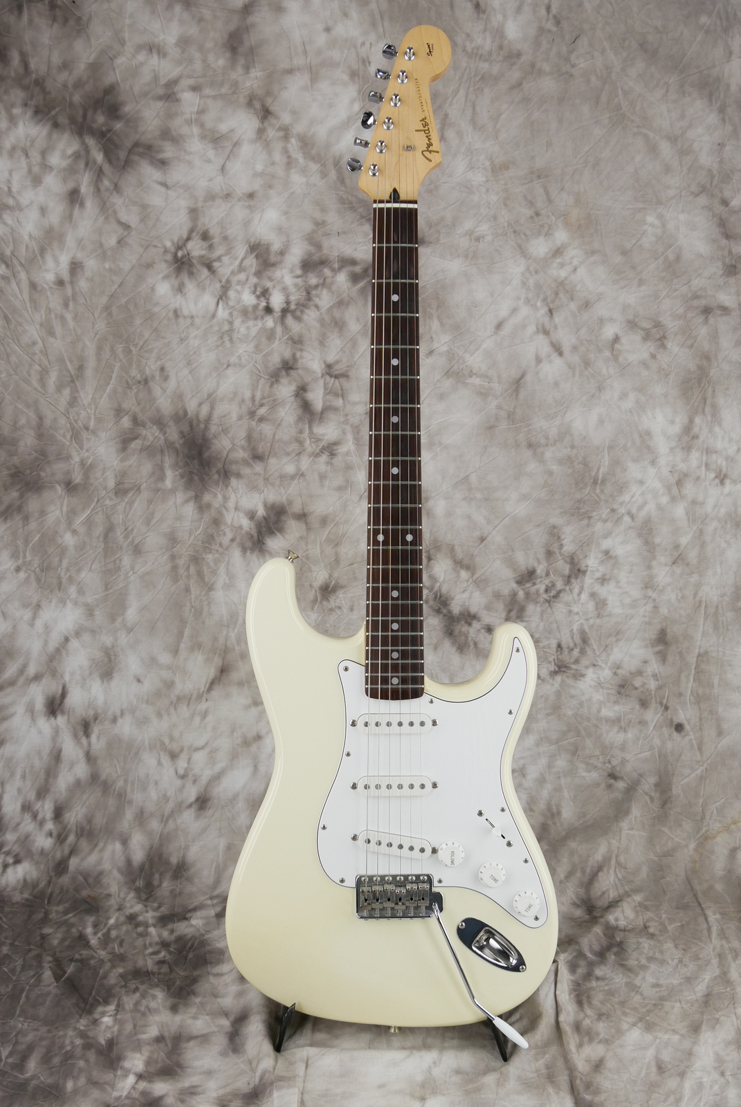 Fender_Stratocaster_Squier_series_Japan_olympic_white_1993-001.JPG